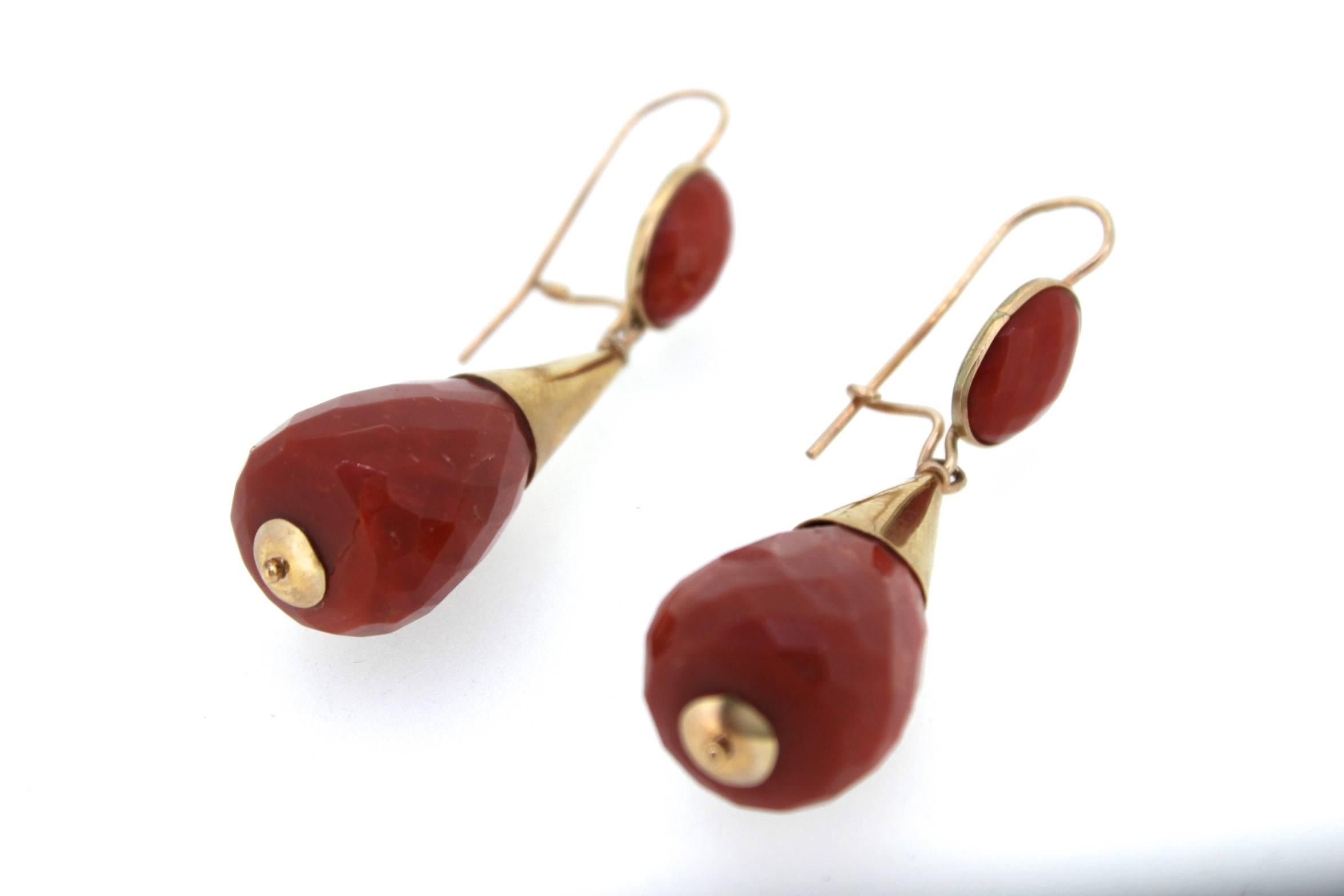 Women's Tempi D'Oro Red Natural Coral Gold Drop Earrings For Sale