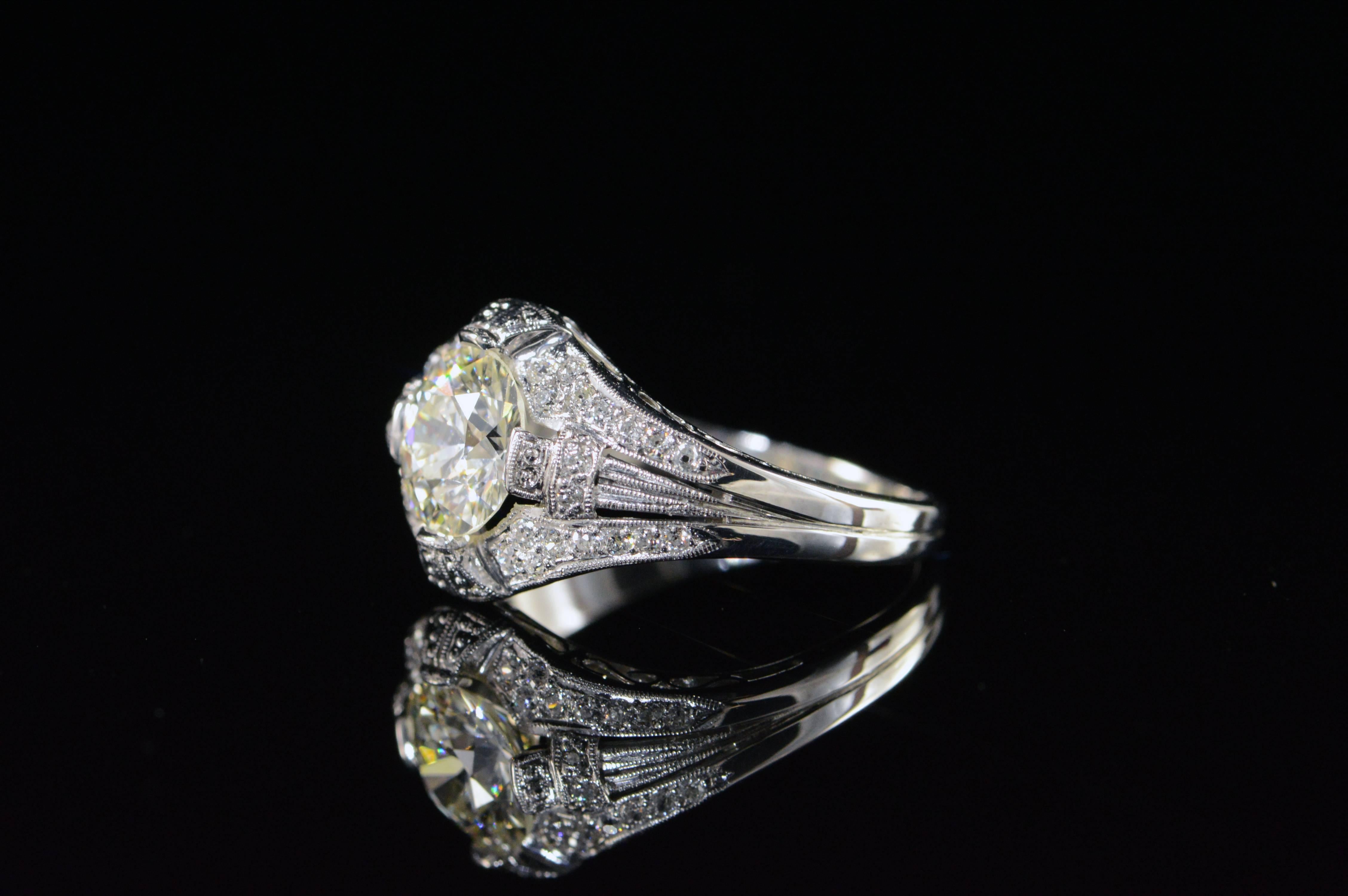 Art Deco Era 1.65 Carat Diamond Platinum Engagement Ring For Sale 3