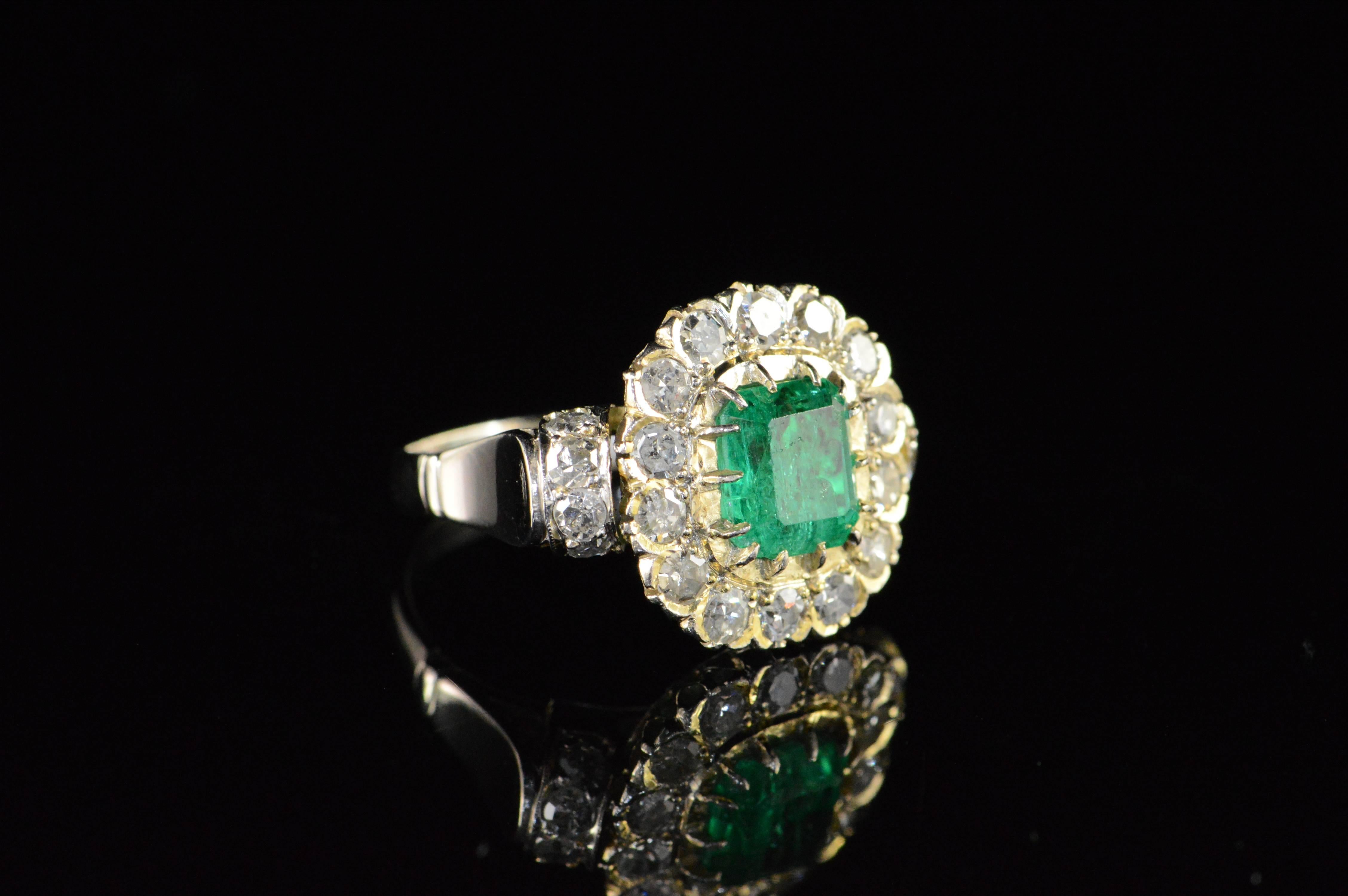  1.68 Carat Emerald 1.32 Carats Mine Cut Diamonds Gold Ring In Excellent Condition For Sale In Frederick, MD