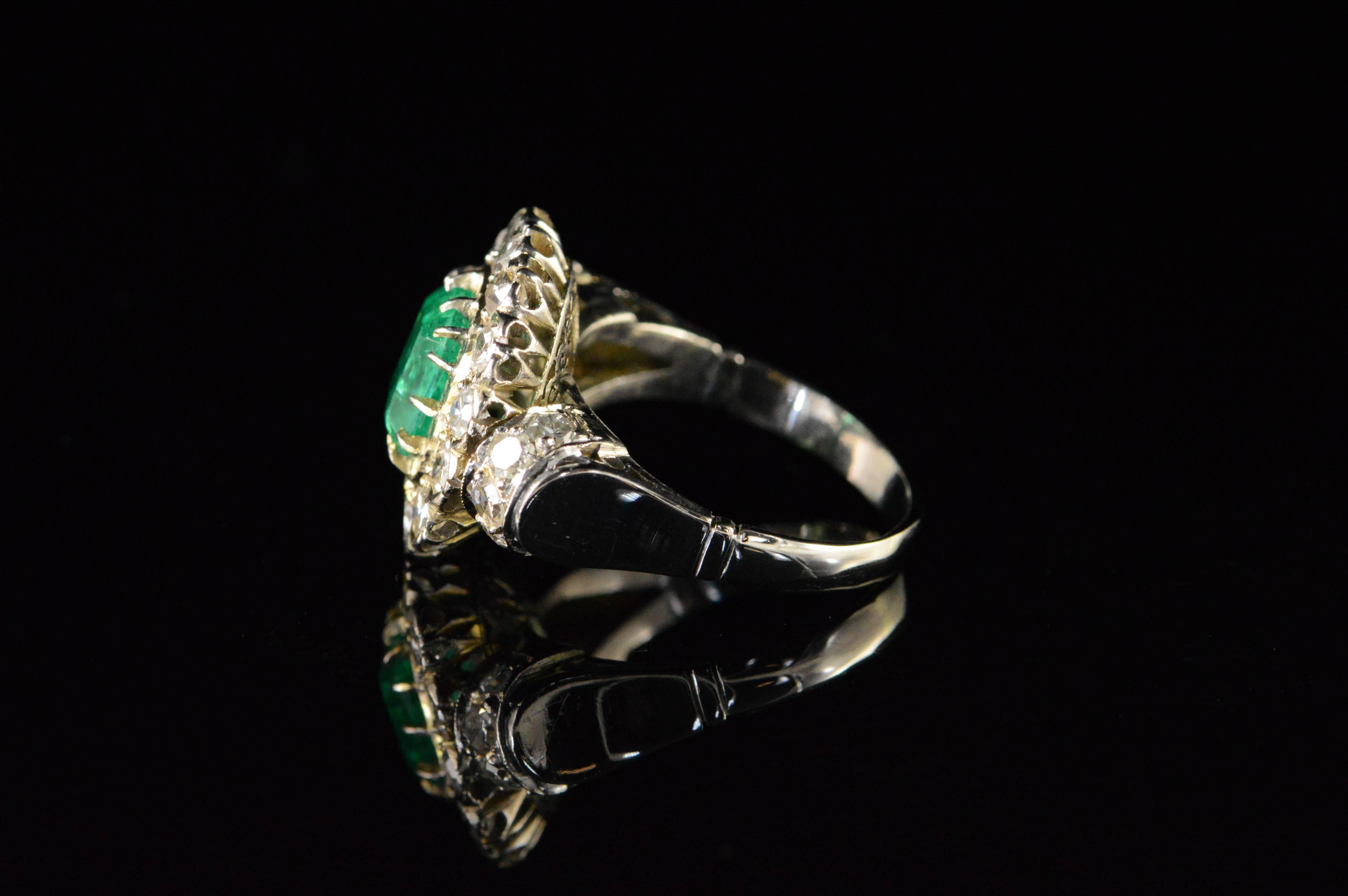  1.68 Carat Emerald 1.32 Carats Mine Cut Diamonds Gold Ring For Sale 4