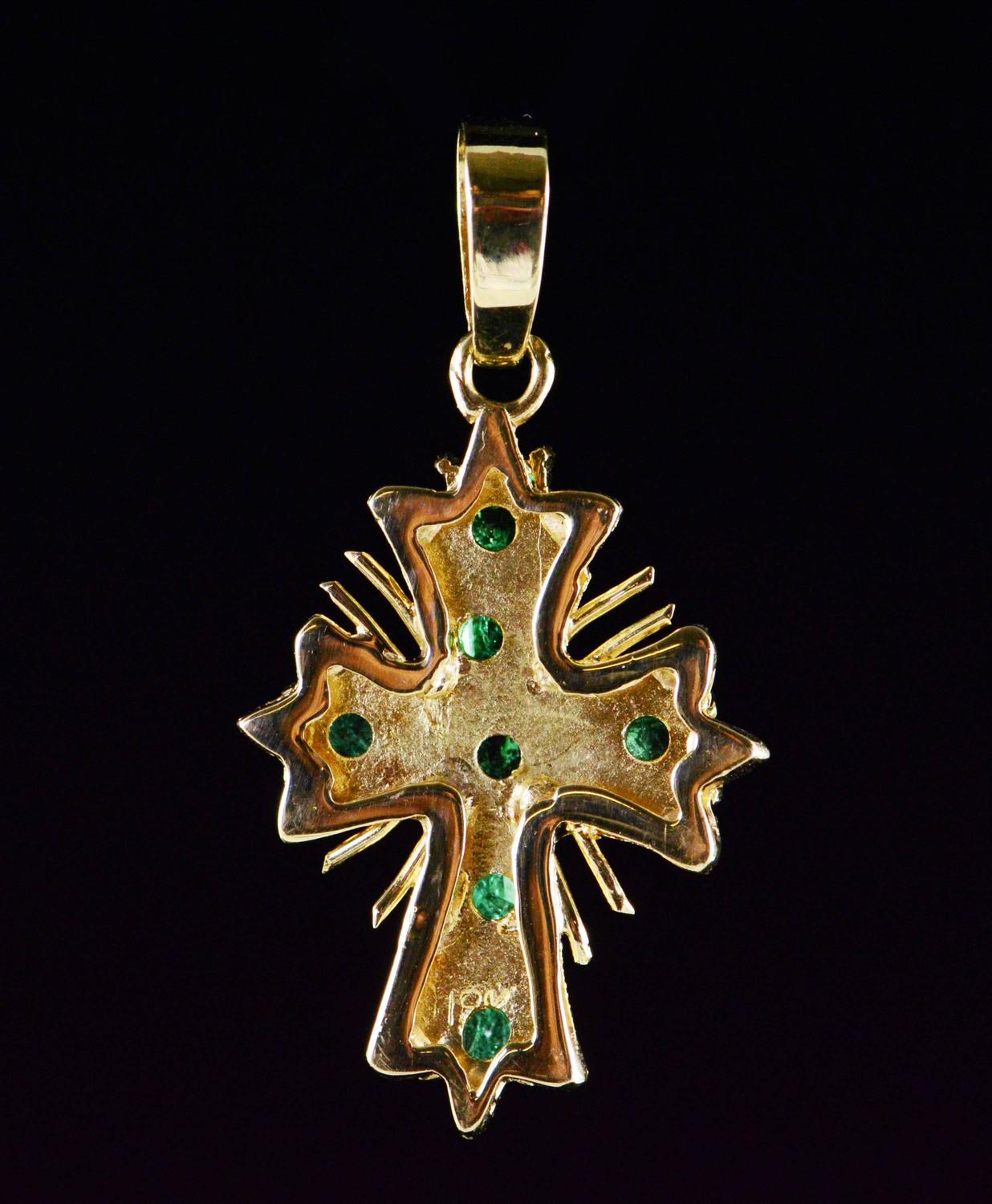 Emerald Gold Cross Pendant For Sale at 1stdibs