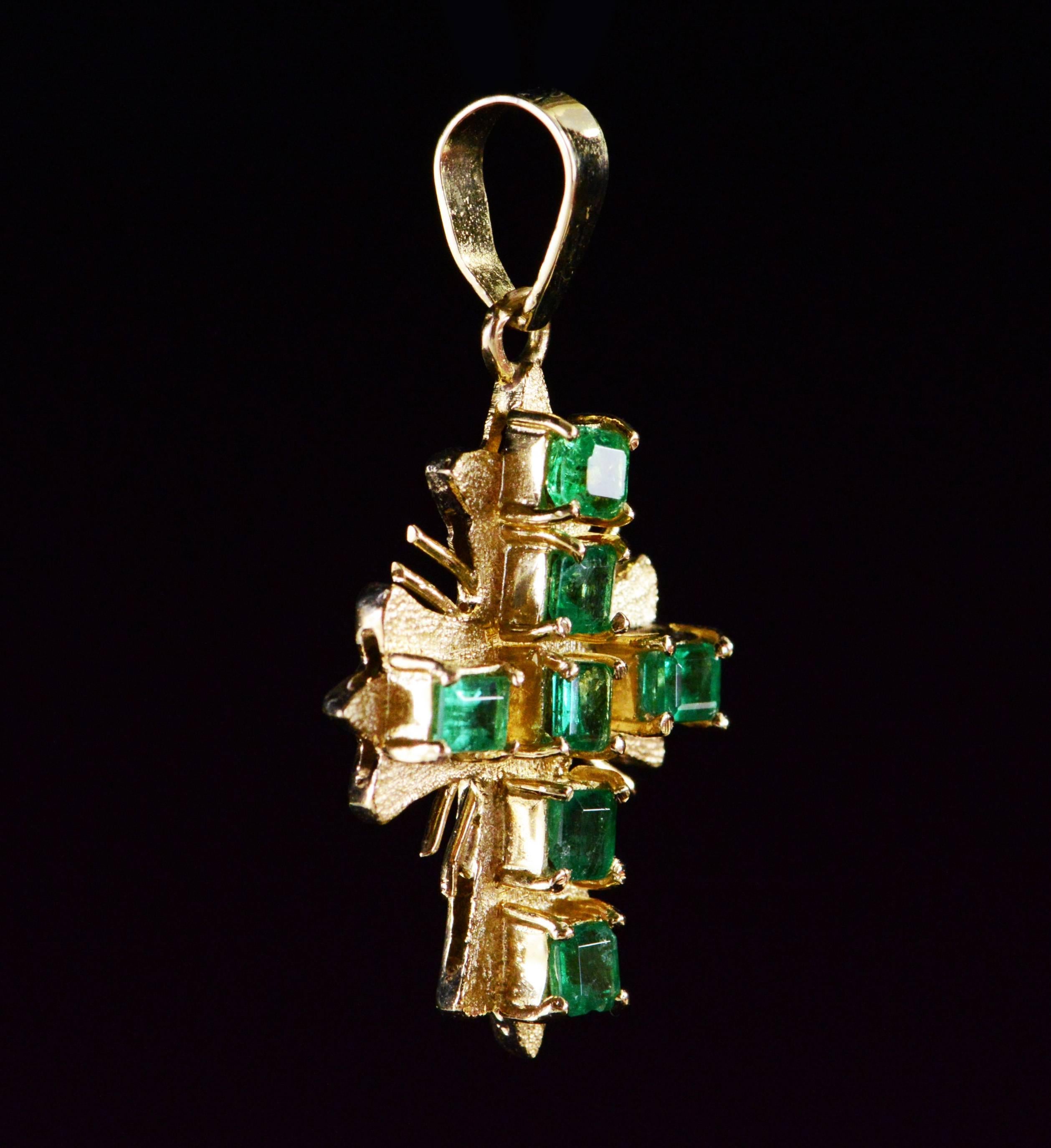 Emerald Gold Cross Pendant In Excellent Condition For Sale In Frederick, MD