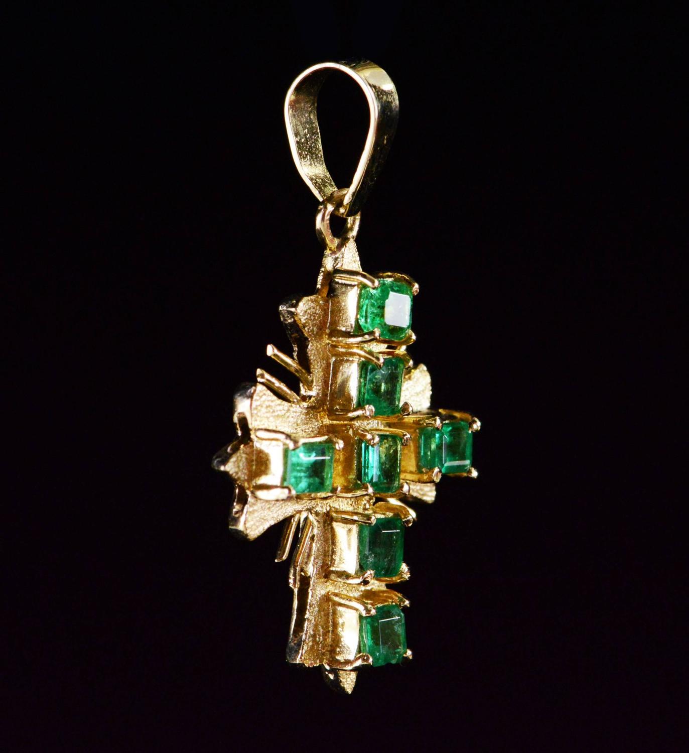 Emerald Gold Cross Pendant For Sale at 1stdibs