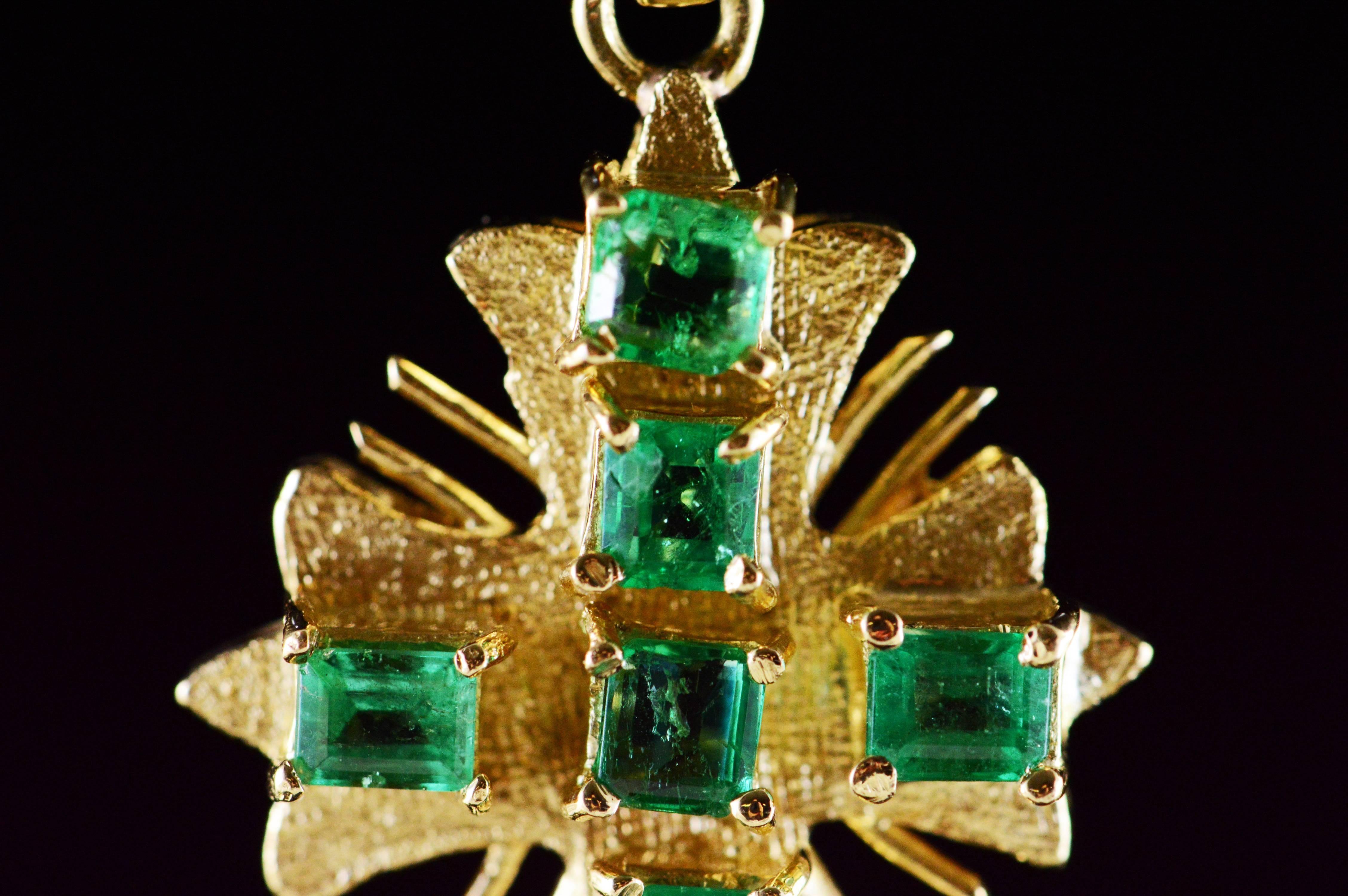 Women's or Men's Emerald Gold Cross Pendant For Sale