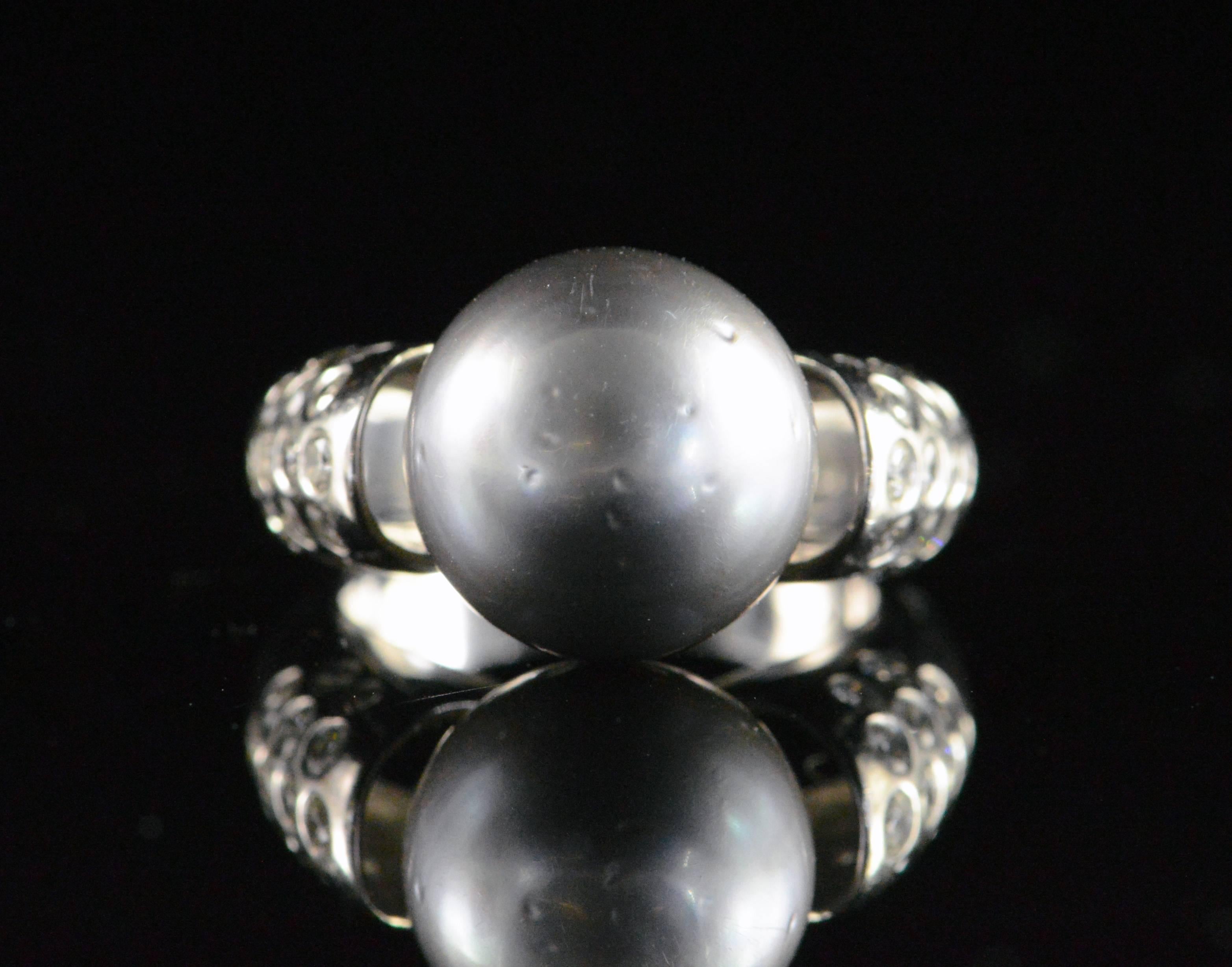 All diamonds are graded according to GIA grading standards.

·Item: 18K 13mm Tahitian Black Pearl Diamond Designer Ring Size 7.25 White Gold

·Era: Modern / 2000s

·Composition: 18k Gold Marked/Tested

·Gem Stone: 28x Diamonds=0.84Ctw G/VS,