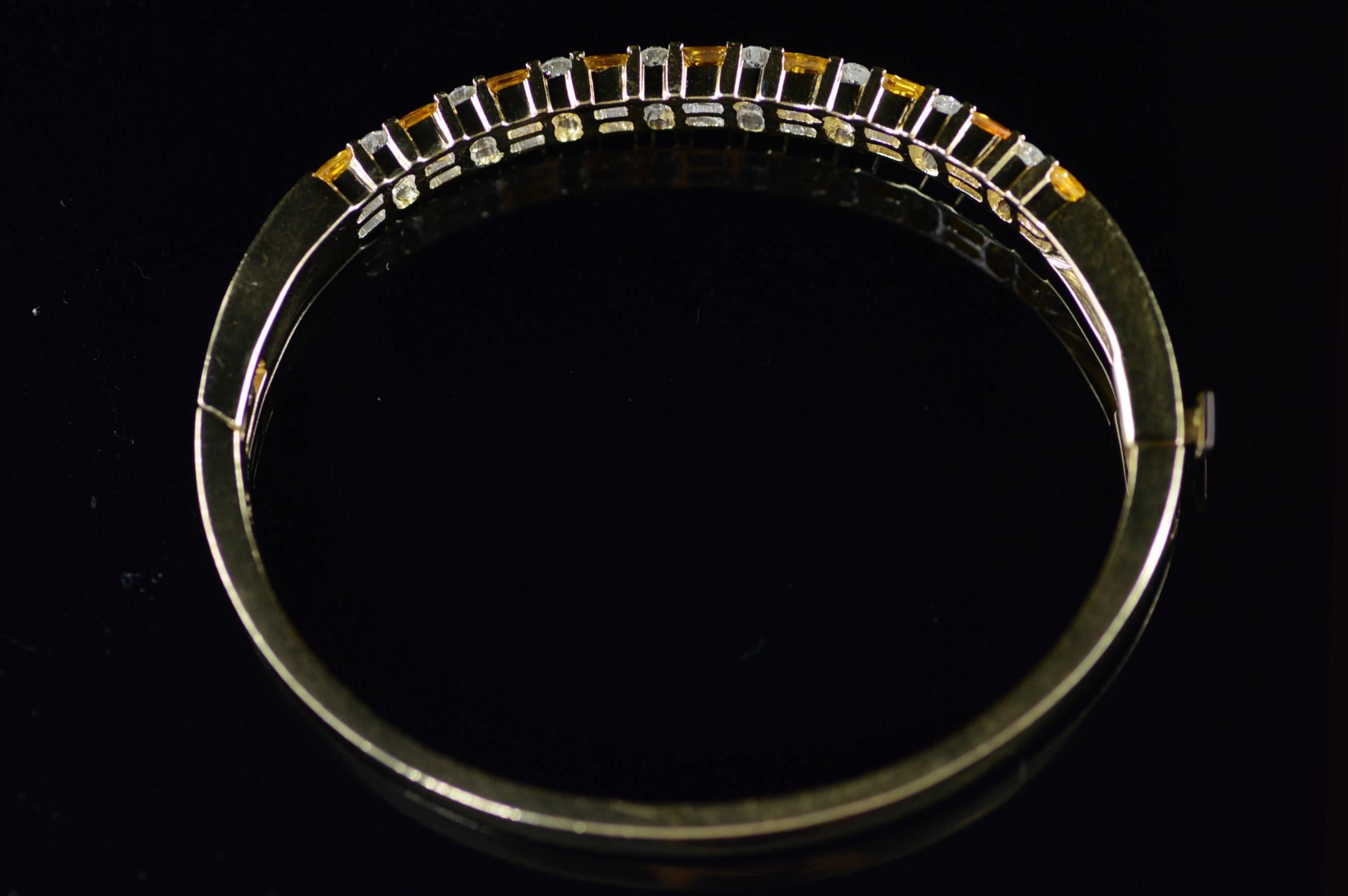 5.50 Carats Diamonds Yellow Sapphire Gold Bar Set Bangle Bracelet  For Sale 3