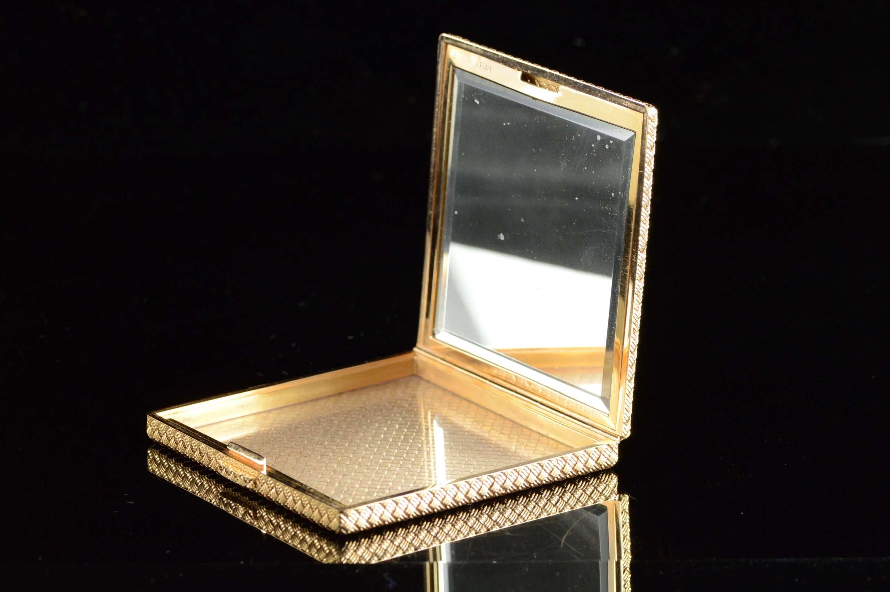 1950s Boucheron Paris Woven Gold Compact Mirror  In Excellent Condition In Frederick, MD