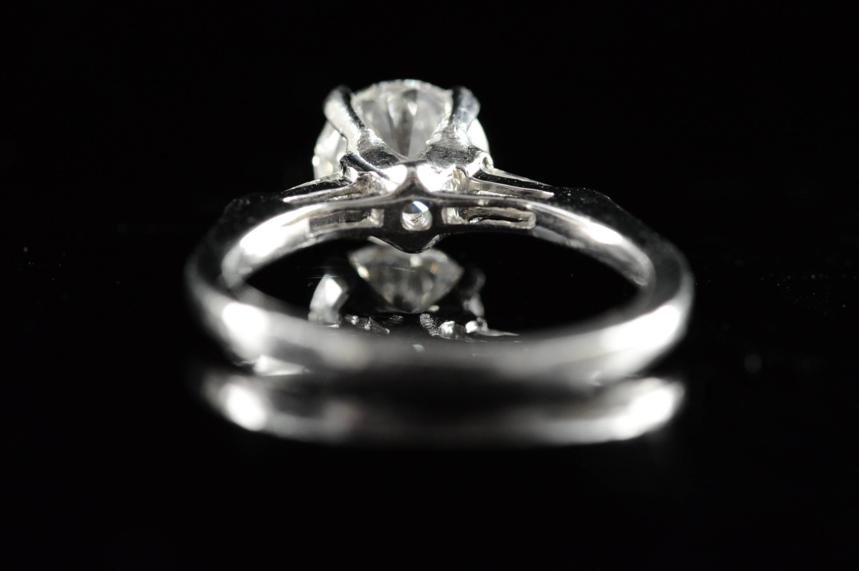 1930s 1.34 Carat Round Diamond Platinum Engagement Ring In Excellent Condition For Sale In Frederick, MD