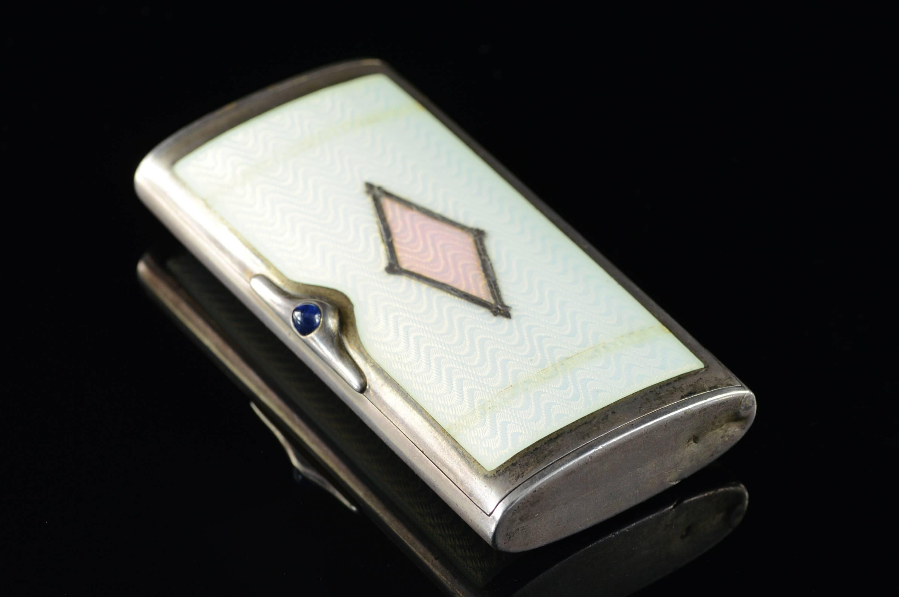 ·Item: 900 Silver Vintage Wavy Patterned Enamel Cigarette Case Fine Silver

·Era: 1940s

·Composition: 900 Silver Marked/Tested

·Condition: This enamel has slight damage to the bottom, as can be seen in the images

·Weight: 130g