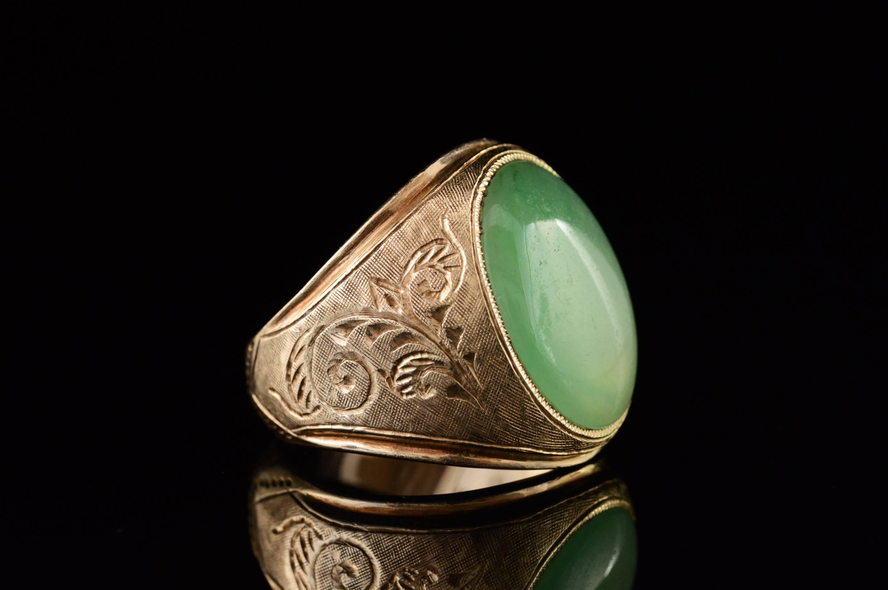 Women's or Men's 1940s Cabochon Jade and Gold Ring