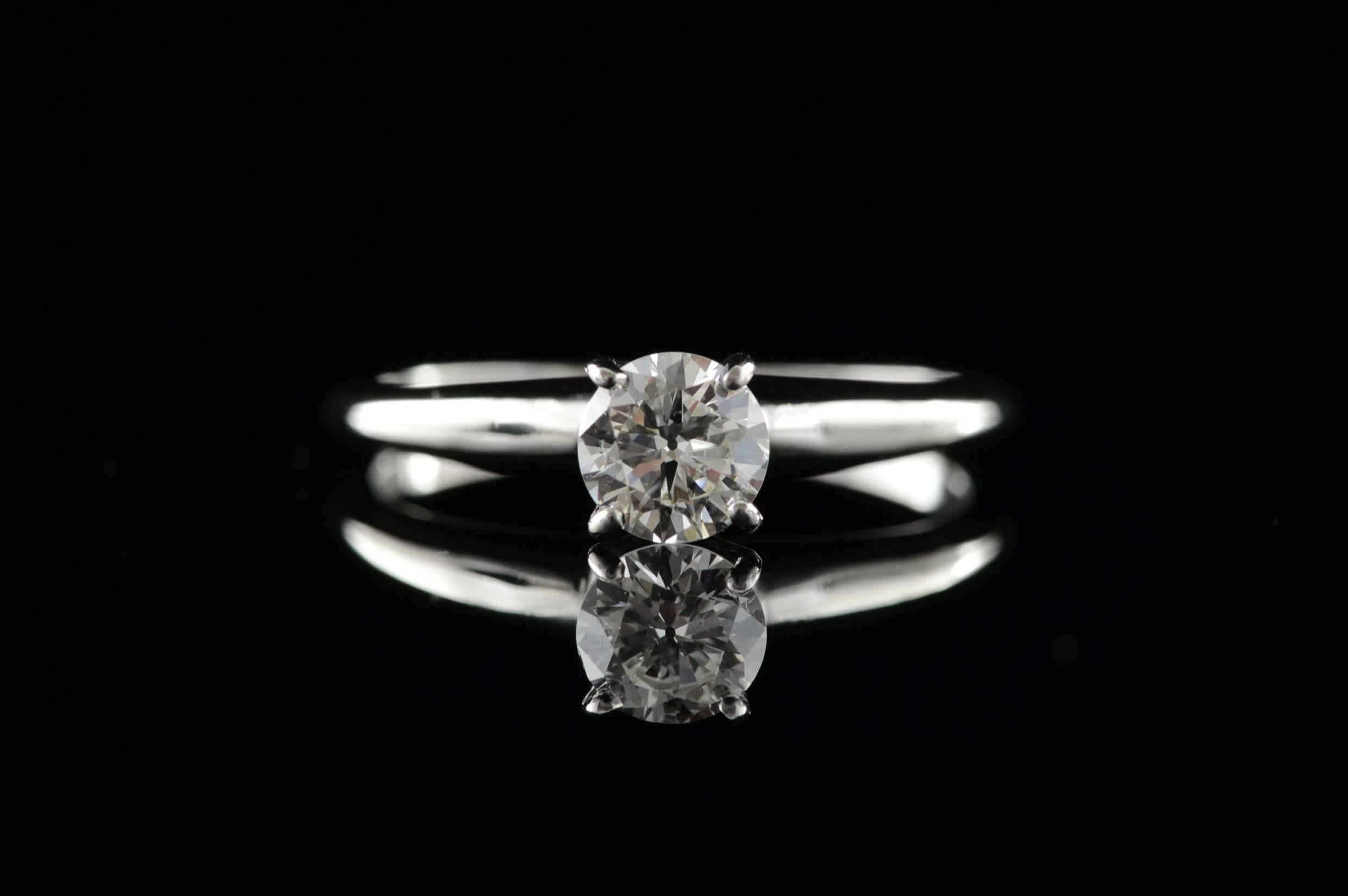 Modern Classic Diamond Solitaire Engagement Ring In Excellent Condition In Frederick, MD