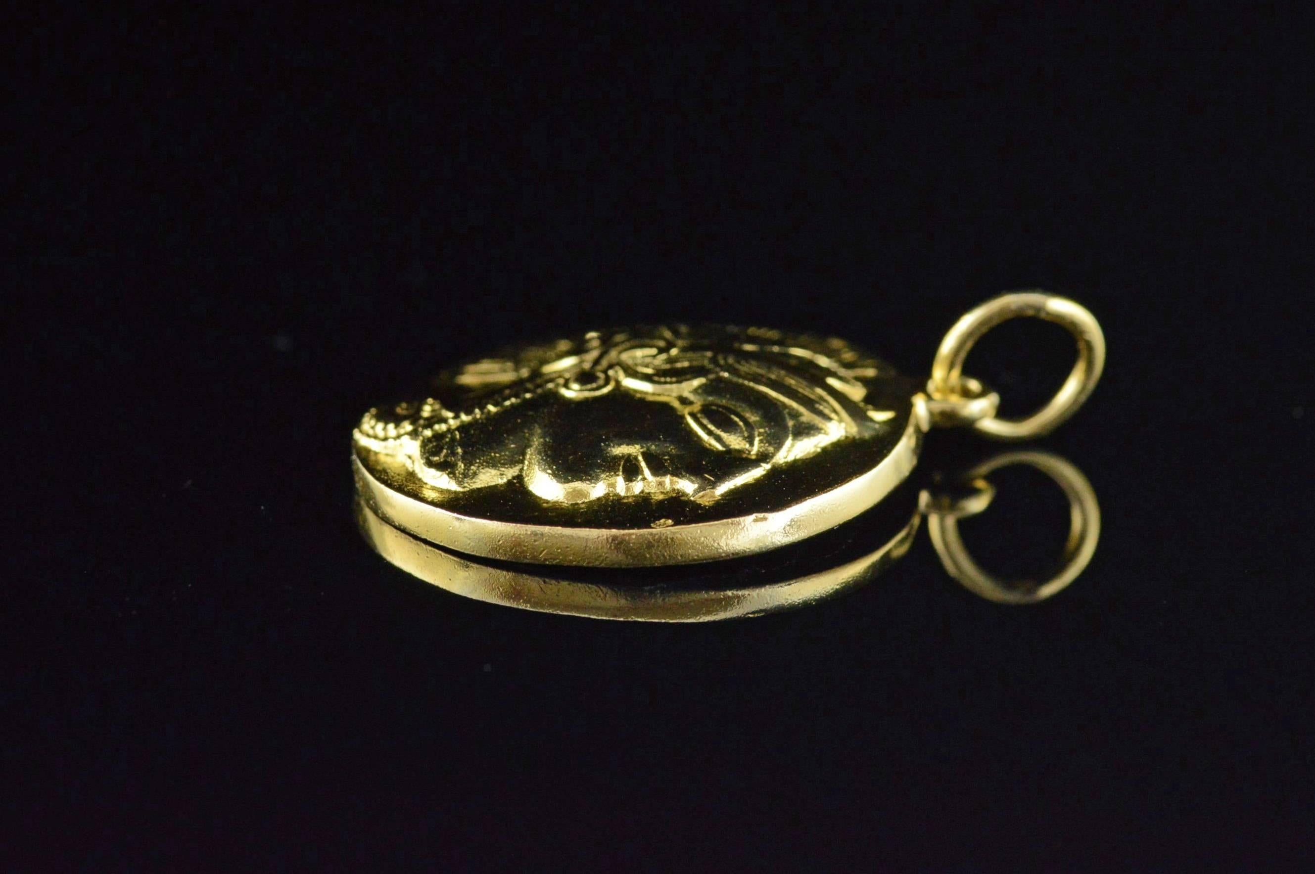 Women's or Men's Gladiator Tribute Coin Gold Pendant For Sale