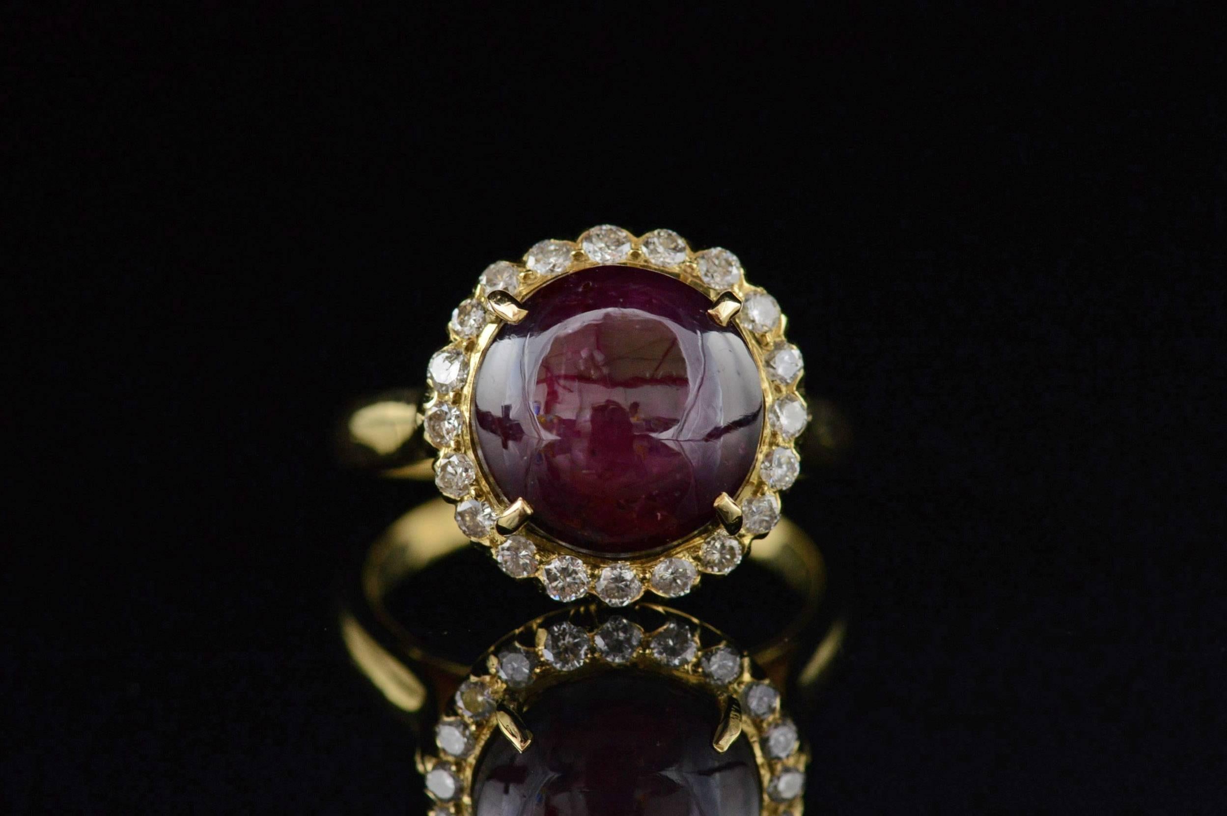 All diamonds are graded according to GIA grading standards. (When applicable)

·Item: 18K 3.43 Ctw Cat's Eye Ruby & Diamond Halo Ring Size 5.25 Yellow Gold

·Era: 1980s

·Composition: 18k Gold Marked/Tested

·Center Gem Stone: 3.10Ct Chatoyancy