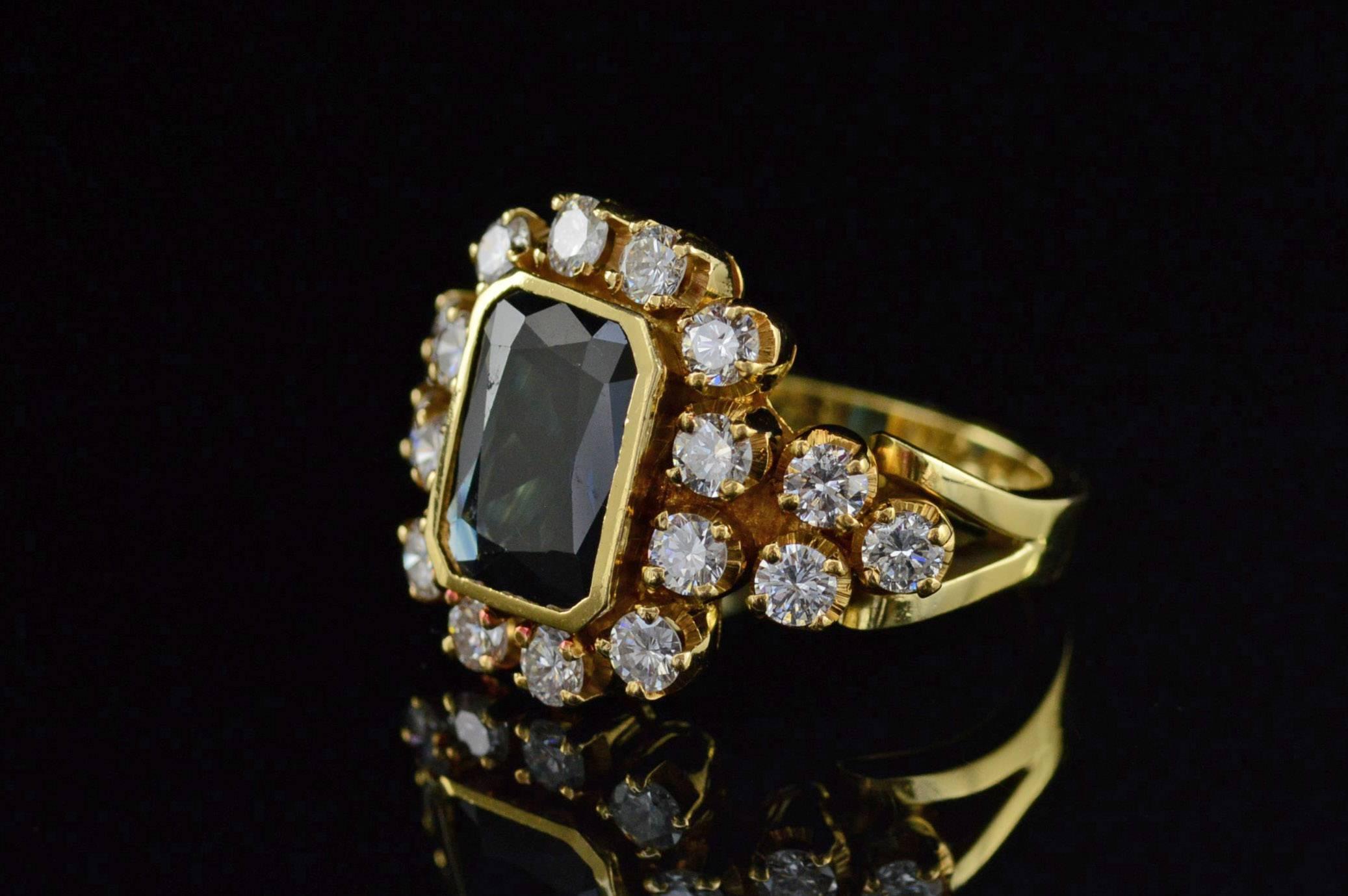 4.00 Carat Sapphire  Diamond Gold Ring In Excellent Condition For Sale In Frederick, MD