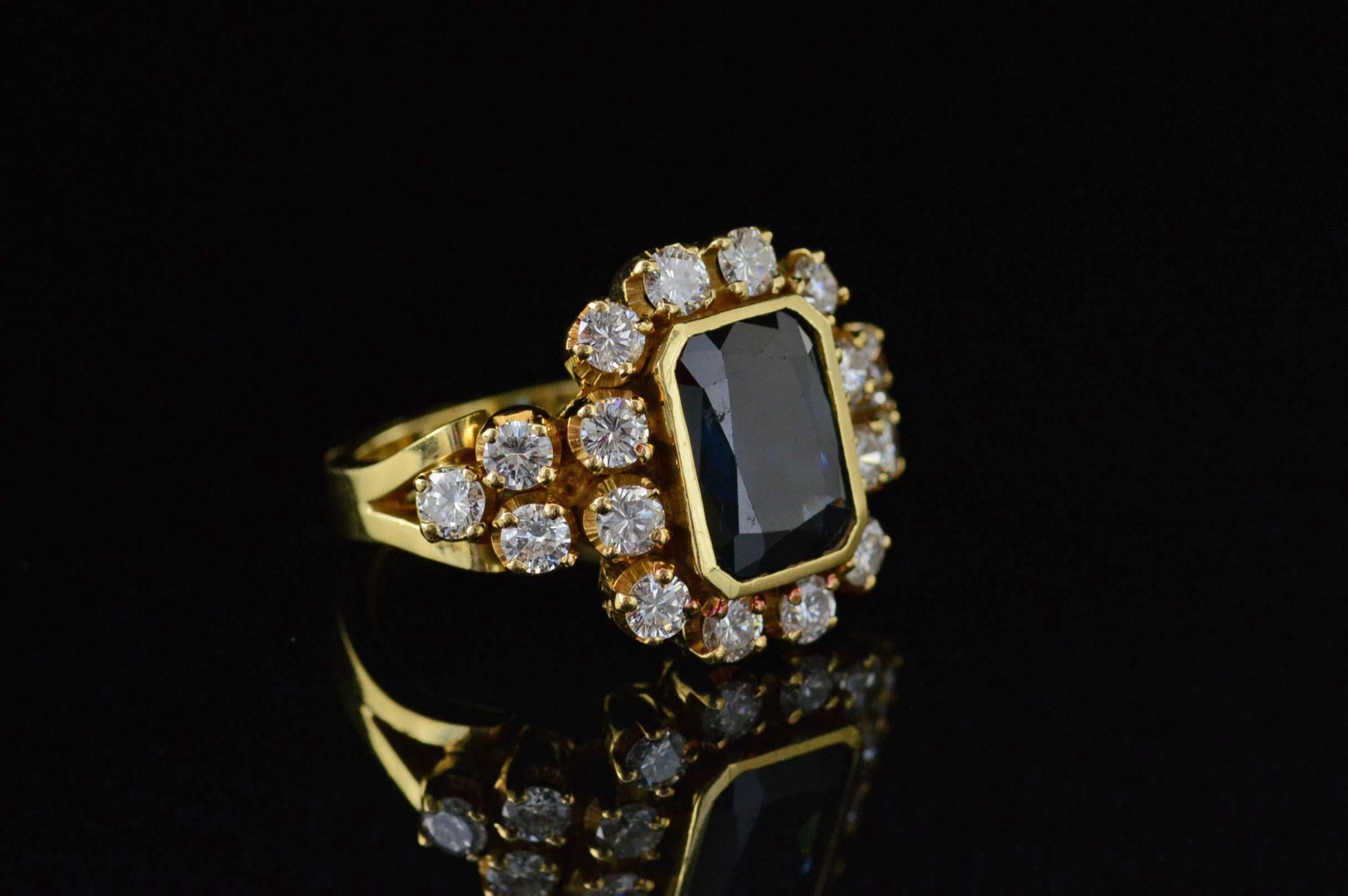 Women's 4.00 Carat Sapphire  Diamond Gold Ring For Sale