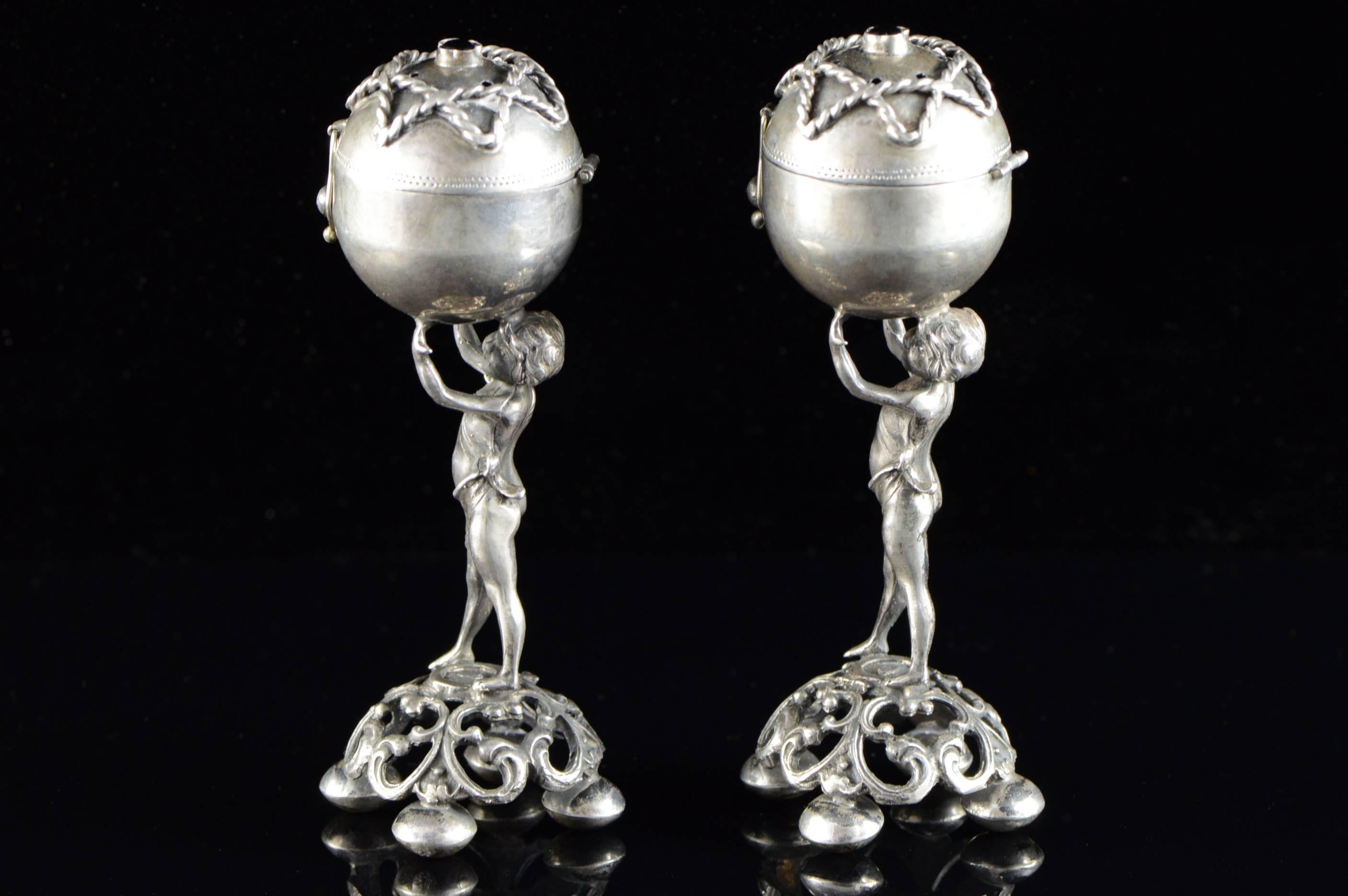 Silver 18th Century Russian Judaica Spice / Salt and Pepper Shakers In Excellent Condition For Sale In Frederick, MD