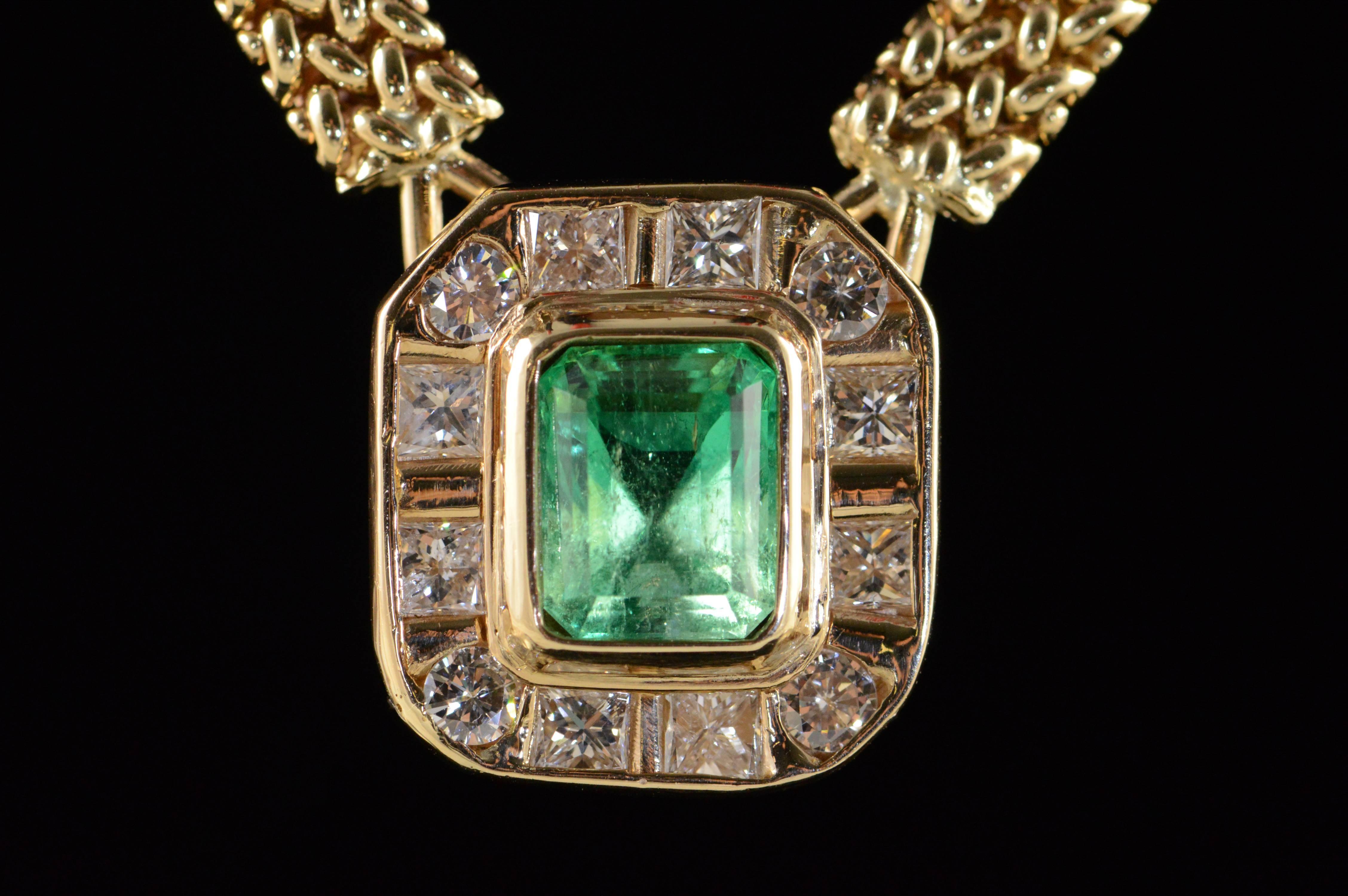 This emerald and diamond halo statement piece is sure to turn heads with its bold design and classic styling.

All diamonds are graded according to GIA grading standards

·Item: 14K 2.91 CT Emerald 0.88 CTW Diamond Halo Pendant Link Necklace