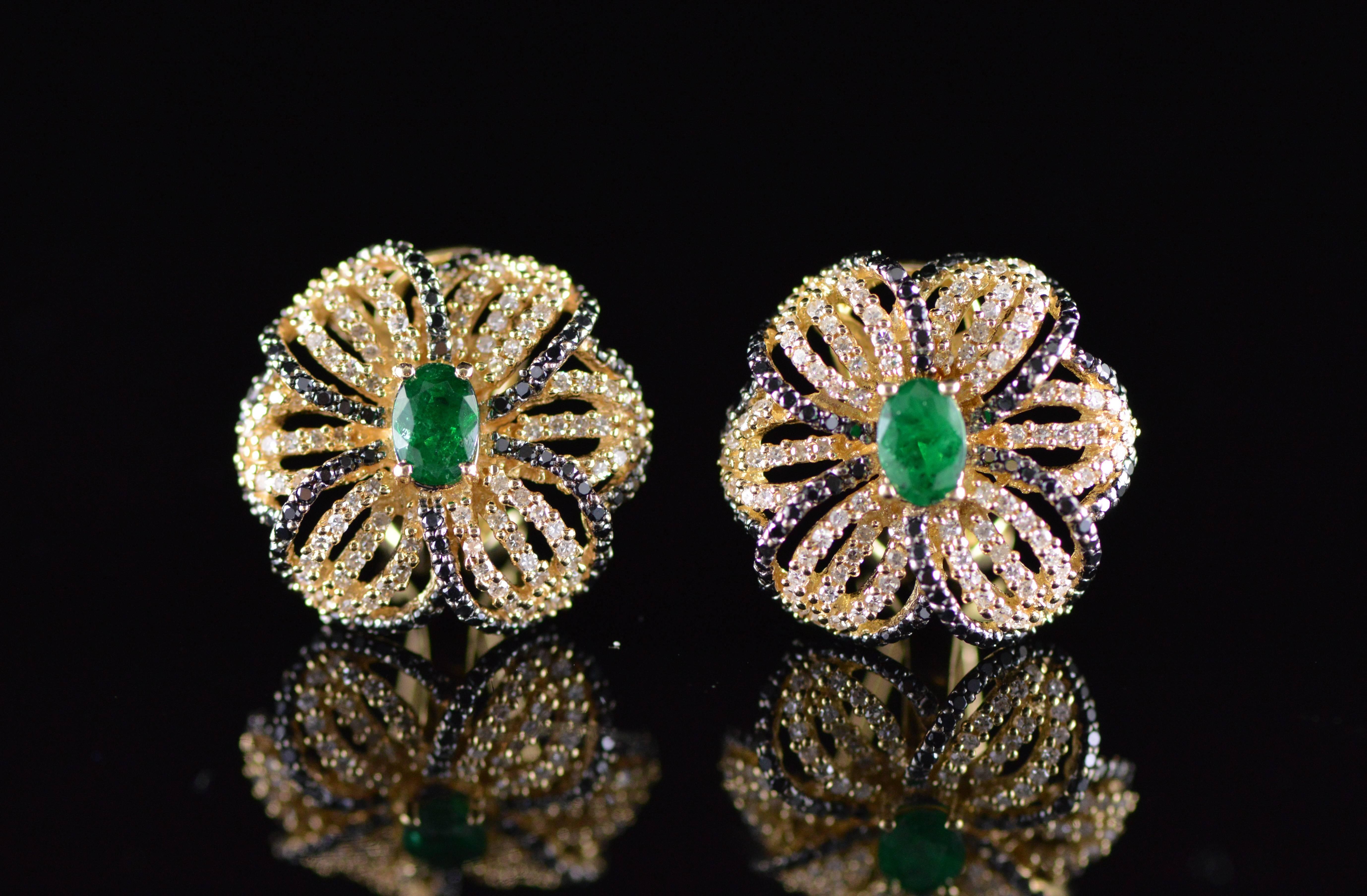 All diamonds are graded according to GIA grading standards.

·Item: 14K 3.07 CTW Emerald Black & White Diamond Flower French Clip Earrings Yellow Gold

·Era: Modern / 2000s

·Composition: 14k Gold Marked/Tested

·Gem Stone: 2x