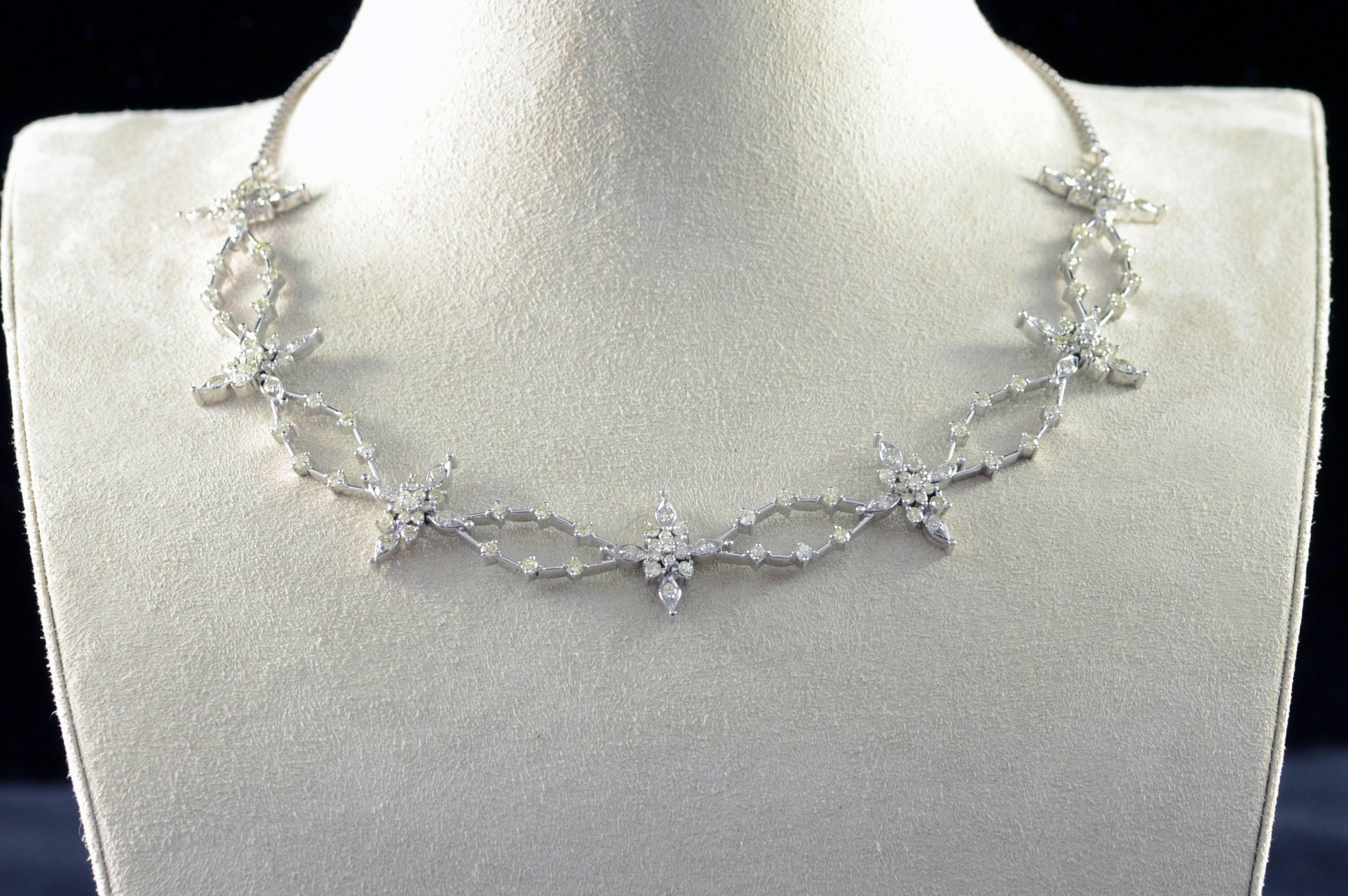 3.25 Carats Diamonds Gold Starburst Statement Necklace For Sale 1