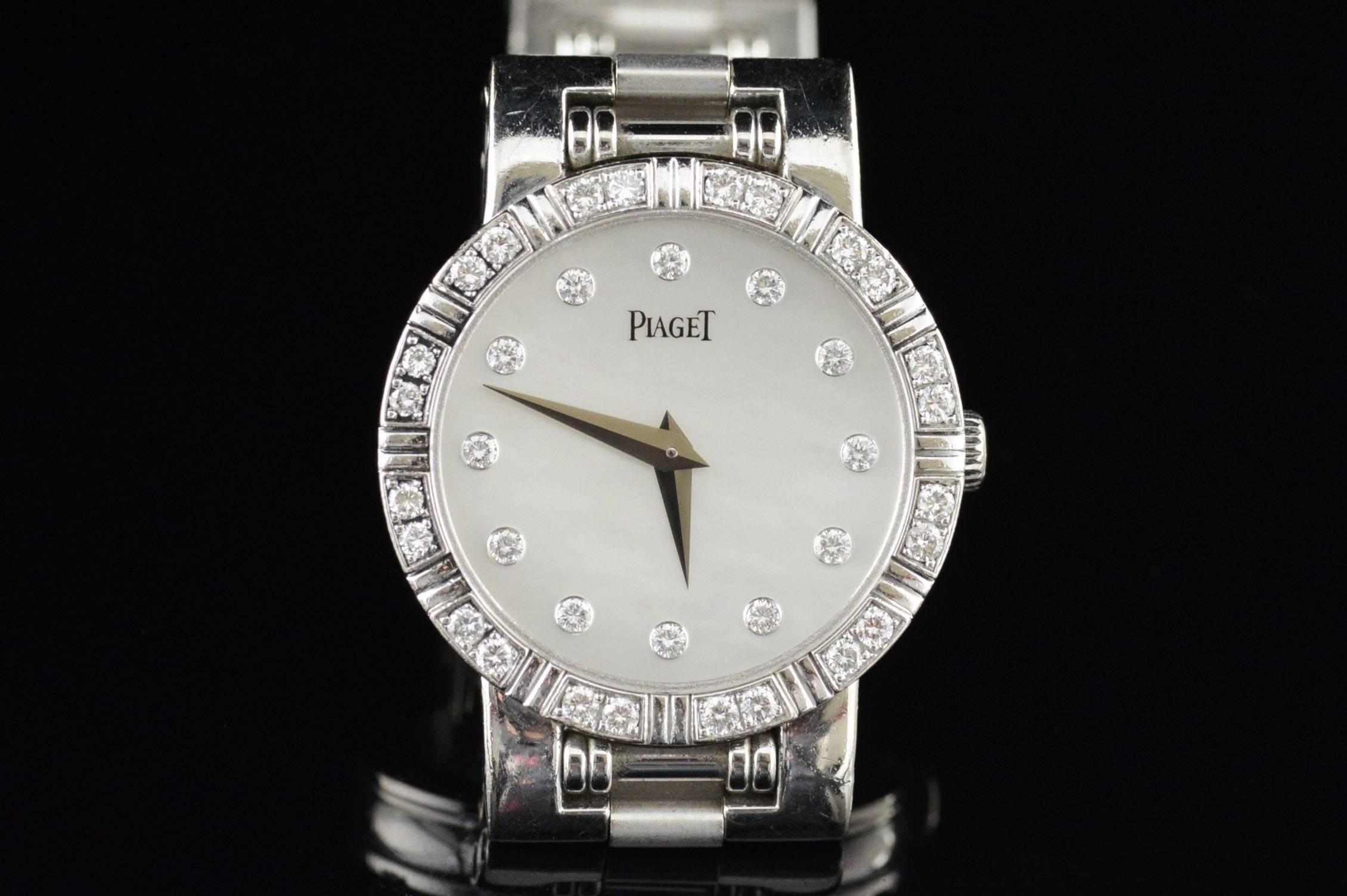 ·Item: Piaget Diamond Encrusted Dancer

·Composition: 18k Gold Marked/Tested

·Condition: Estate: Watch Runs and keeps time. Does not come with box or paperwork.

·Weight: 59.4g
Face 24mm 
Links can be removed for sizing. 
