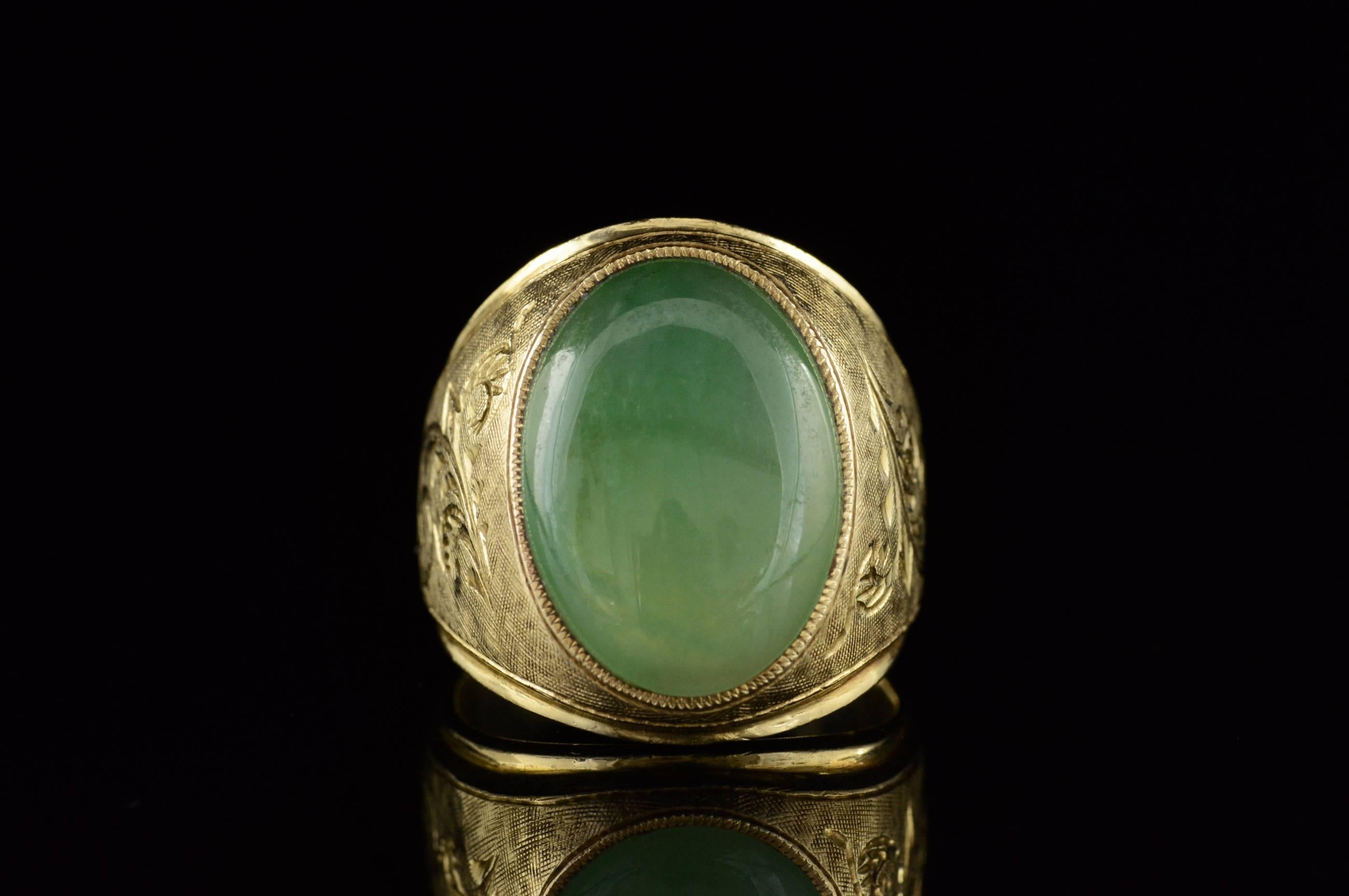 ·Item: 18K 18x13mm Oval Green Jade Engraved Ring Size 8.75 Yellow Gold

·Era: Vintage / 1940s

·Composition: 18k Gold Marked / Tested

·Gem Stone:18x13mm Oval Green Jade 

·Weight: 5.9g