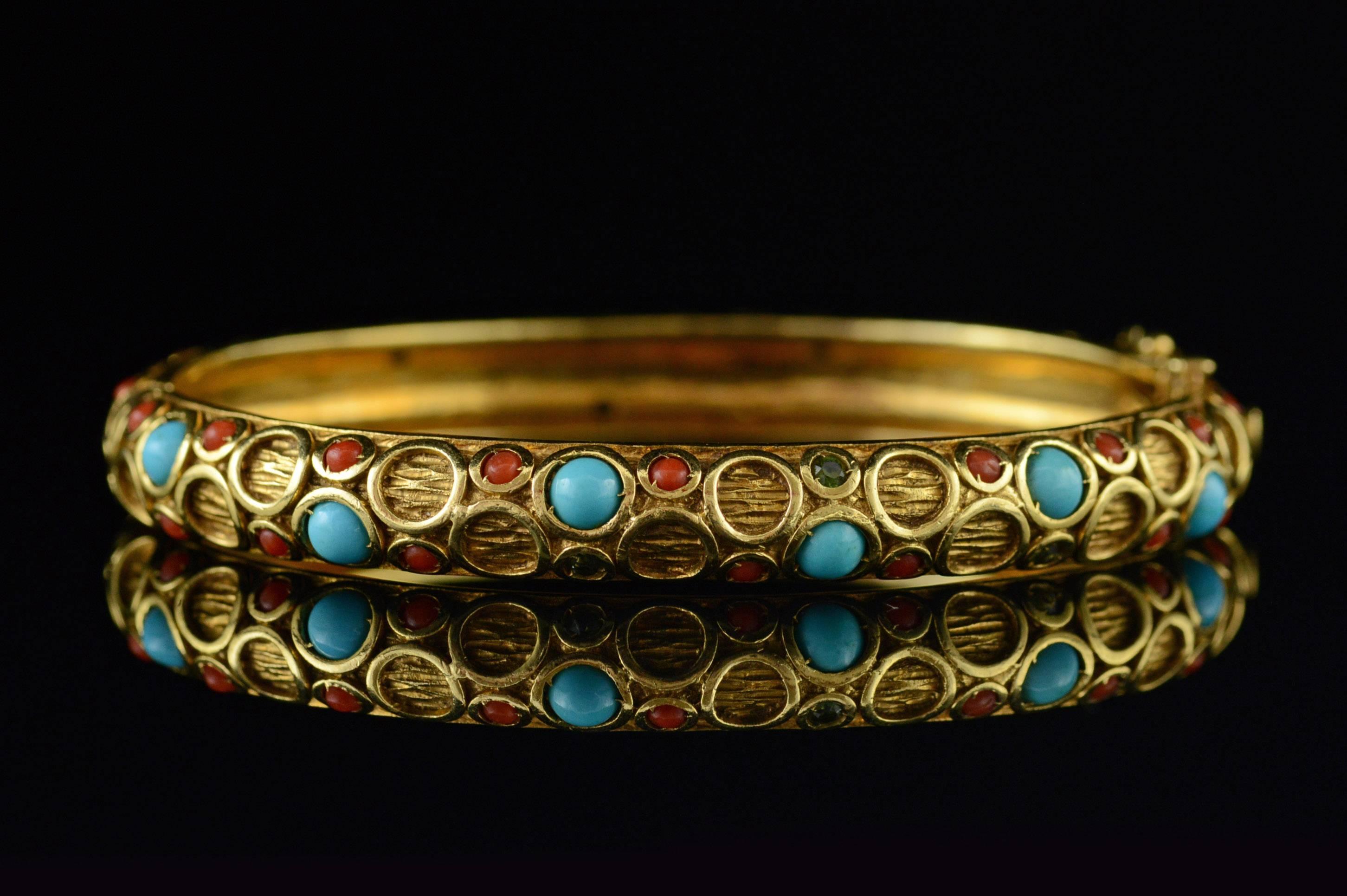 ·Item: 18K Coral & Turquoise Circle Bangle Bracelet 2.25" Yellow Gold

·Era: Modern / 1970s

·Composition: 18k Gold Marked / Tested

·Gem Stone: Cabochon Turquoise & Coral  

·Weight: 28.9g