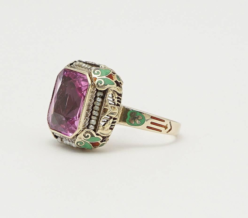 Elaborate Art Deco Enamel Pink Spinel Gold Ring In Excellent Condition In Boston, MA