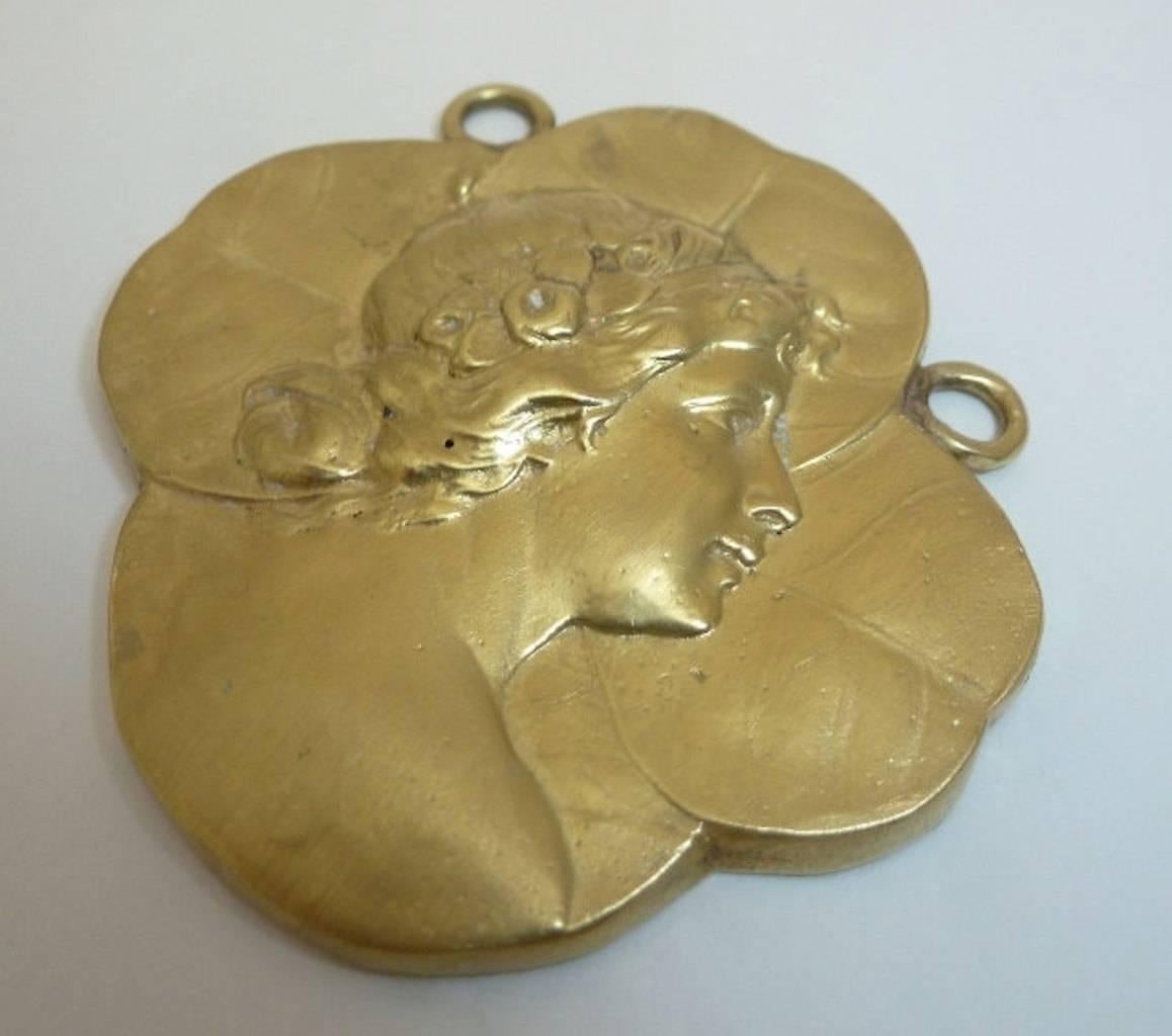 Marcus & Co Art Nouveau Figural Pendant in 18K Gold In Excellent Condition In Boston, MA