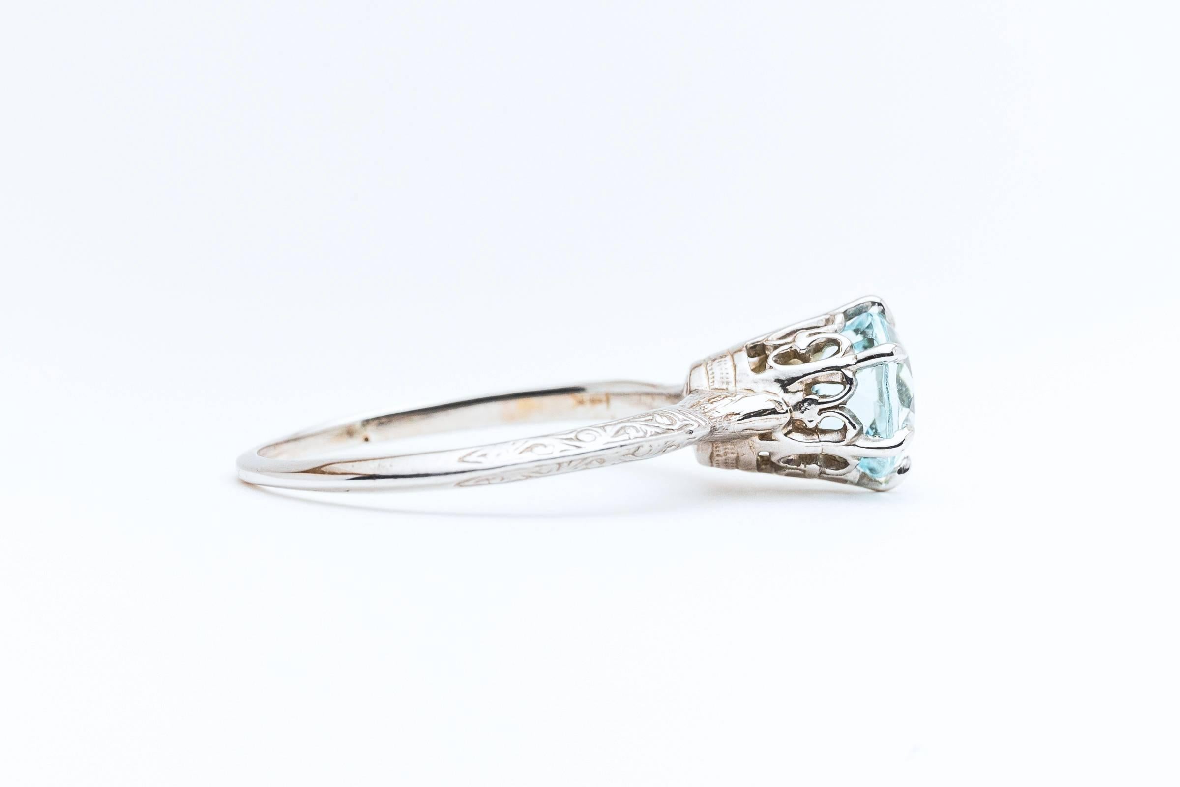 Women's Art Deco 1.20 Carat Aquamarine Gold Solitaire Ring