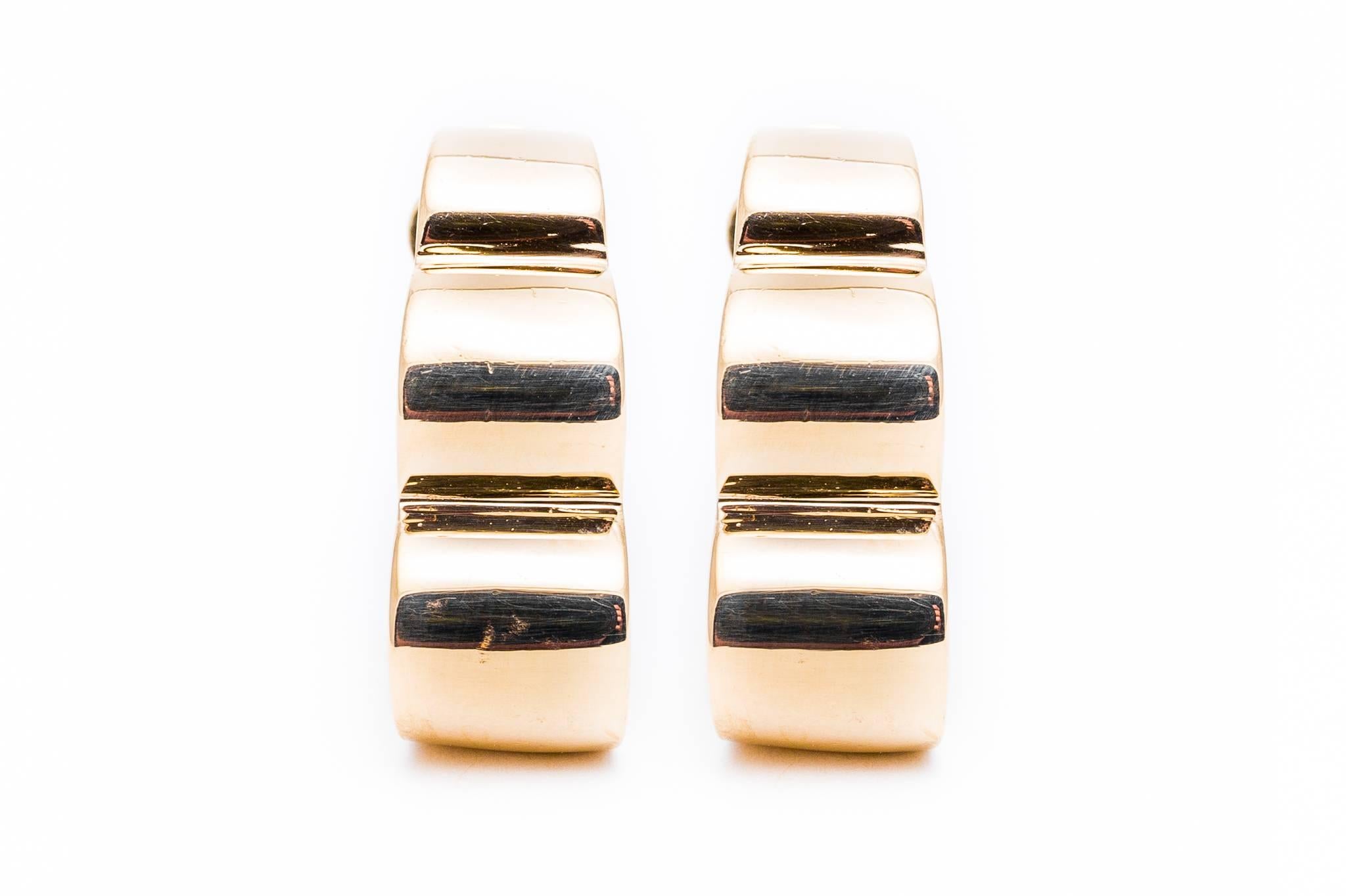 Beacon Hill Jewelers Presents:

A pair of Tiffany & Co.  huggie earrings complete with their original Tiffany pouch in 14 karat yellow gold. In superb condition, these Retro period earrings feature three gold waves in a traditional huggie form