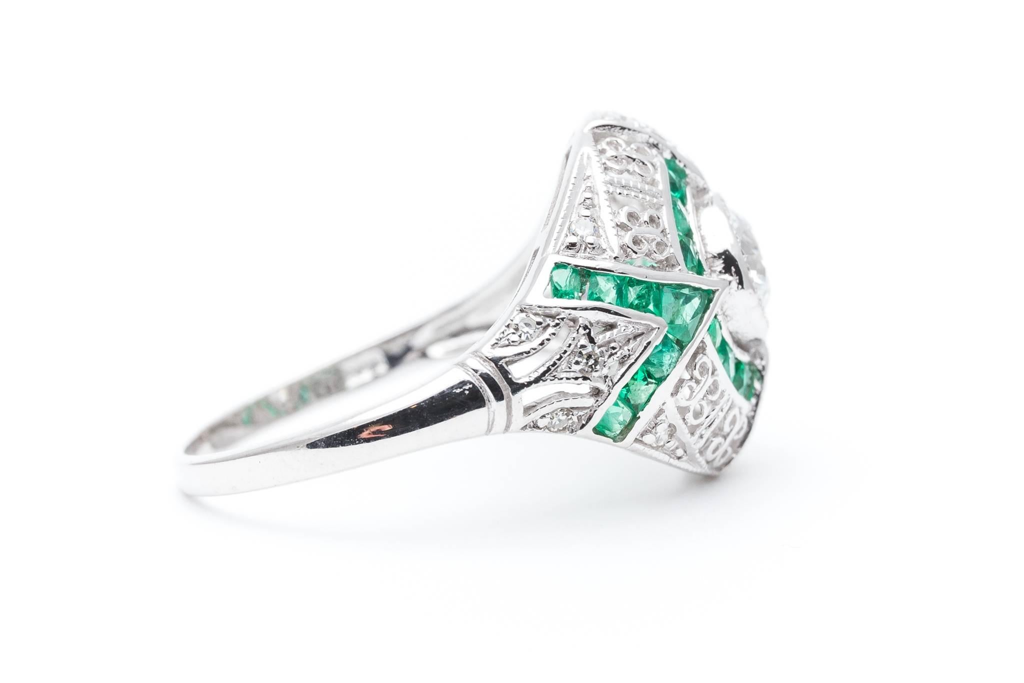 Women's Ravishing 0.60 Carat Diamond Emerald White Gold Ring For Sale