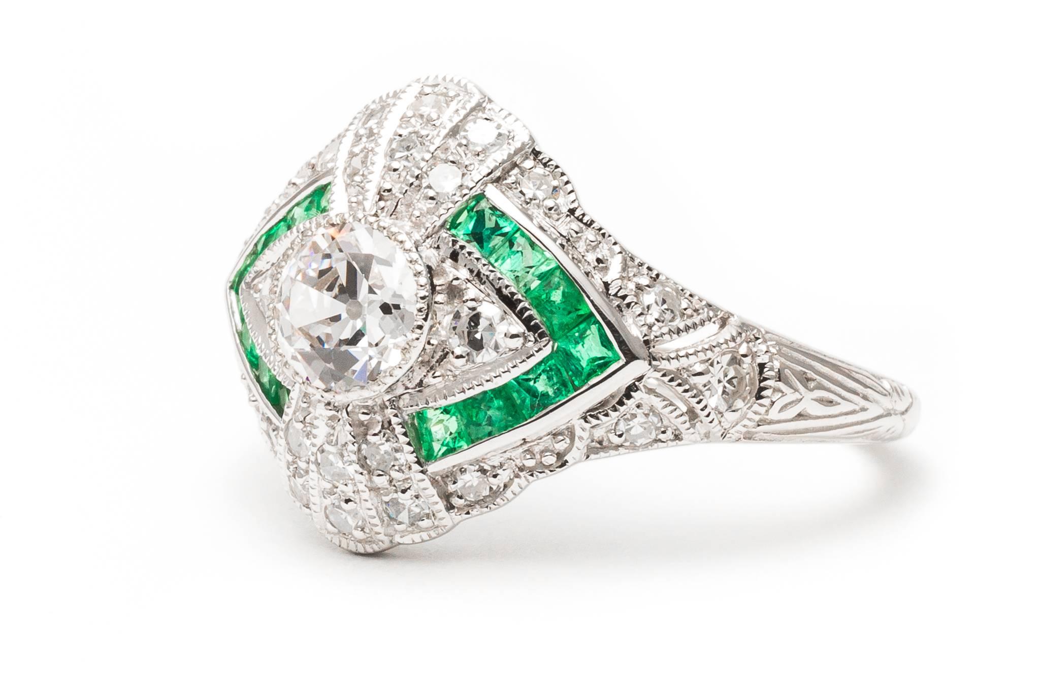 Vibrant French Cut Emerald Diamond White Gold Ring  In Excellent Condition For Sale In Boston, MA