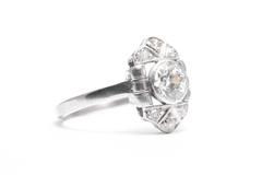 Art Deco 0.85 Carat Diamond Platinum Engagement Ring