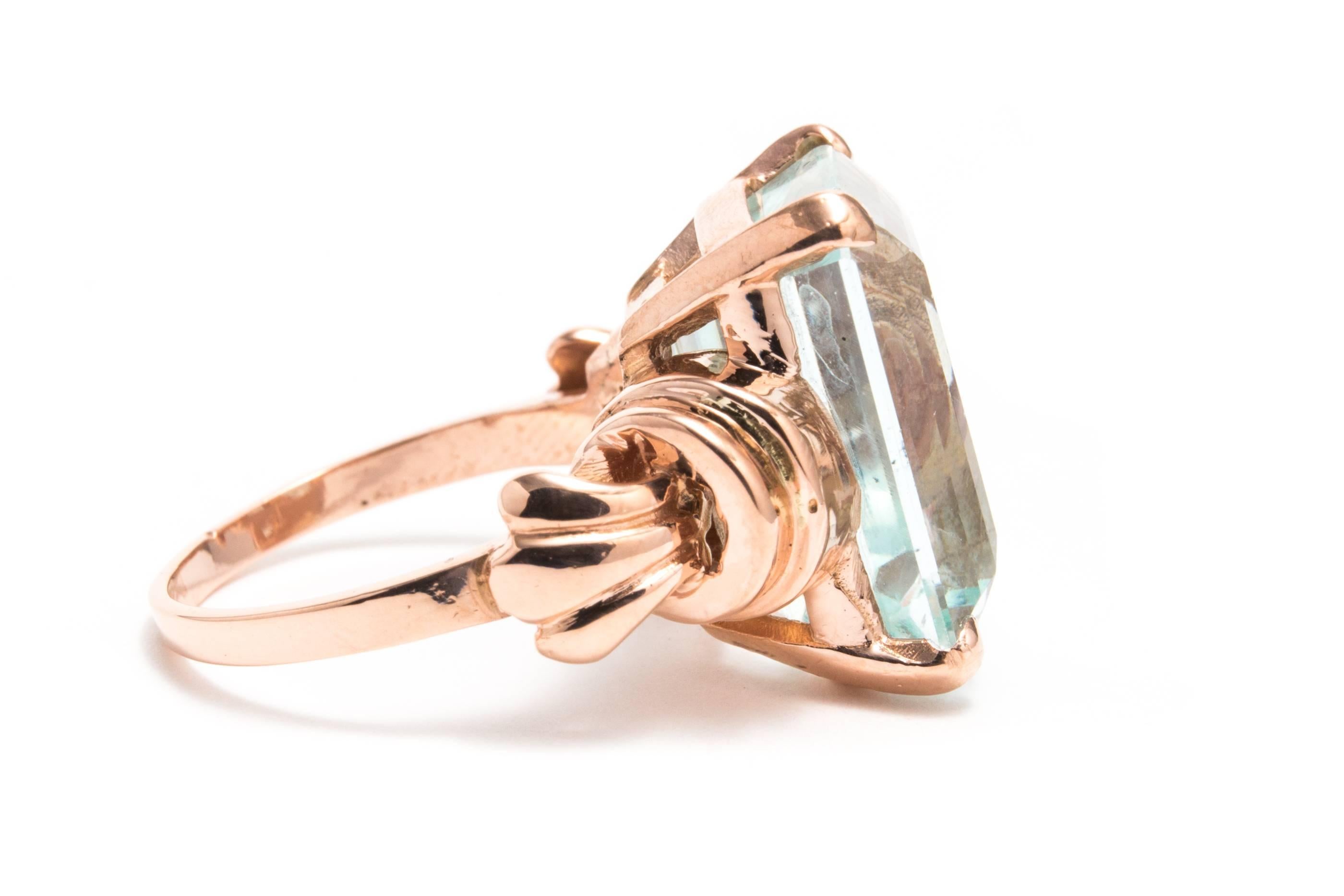Emerald Cut Retro Vivid Ocean Blue 14.34 Carat Aquamarine Rose Gold Solitaire ring For Sale