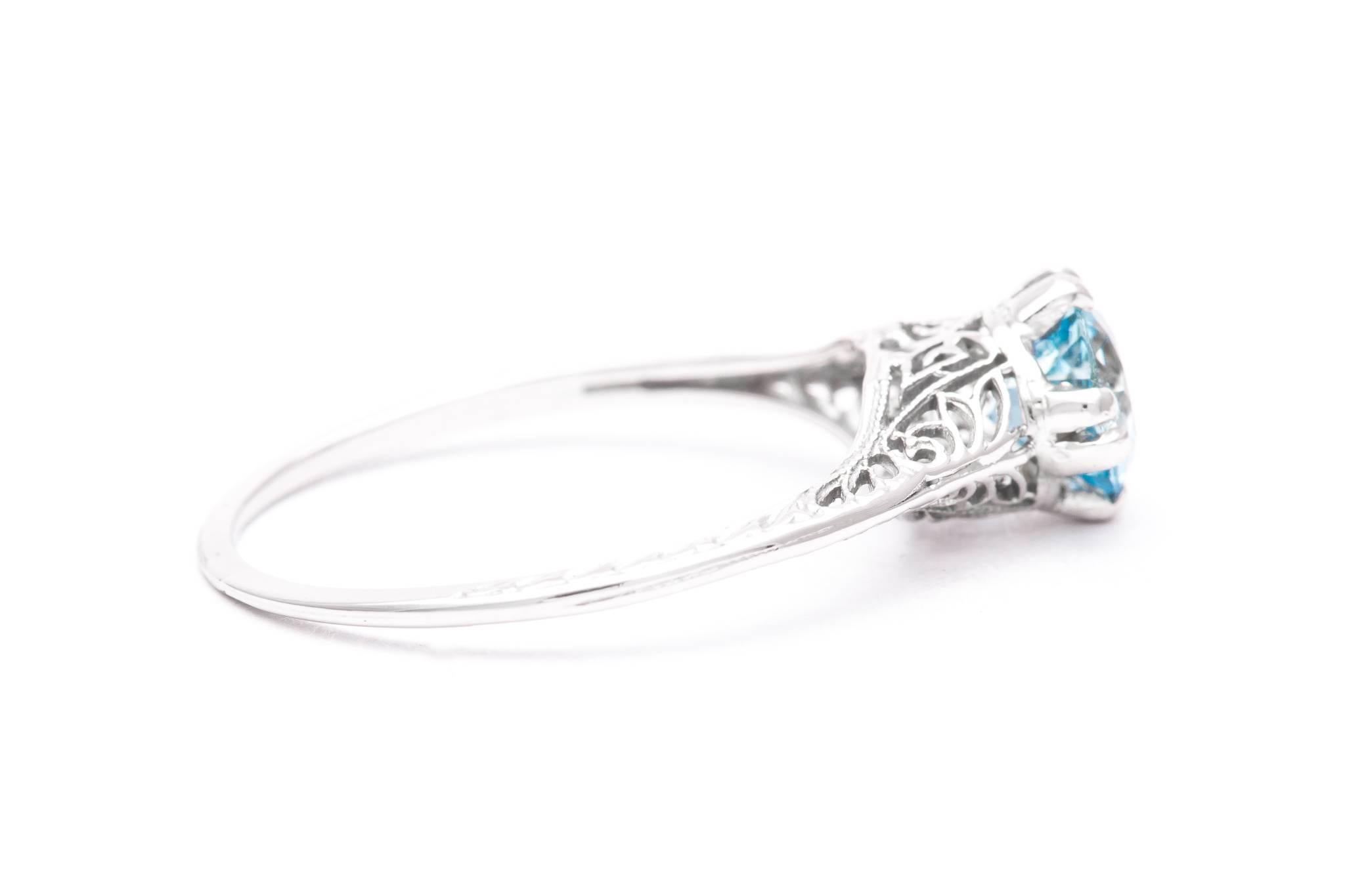 Art Deco Aquamarine Solitaire Filigree Ring in 18 Karat White Gold In Excellent Condition For Sale In Boston, MA