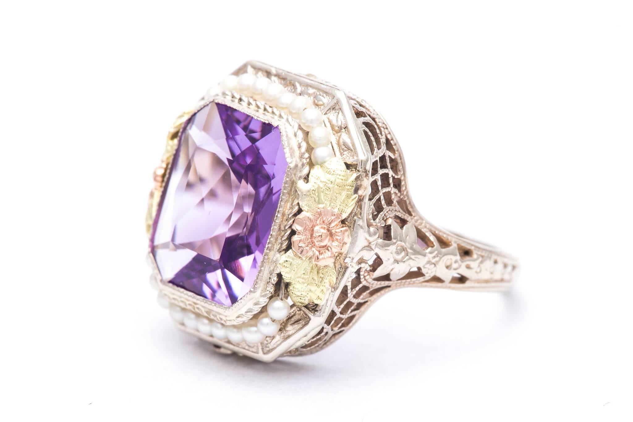 Art Deco Floral Tri Color Gold Amethyst and Pearl Ring In Excellent Condition For Sale In Boston, MA