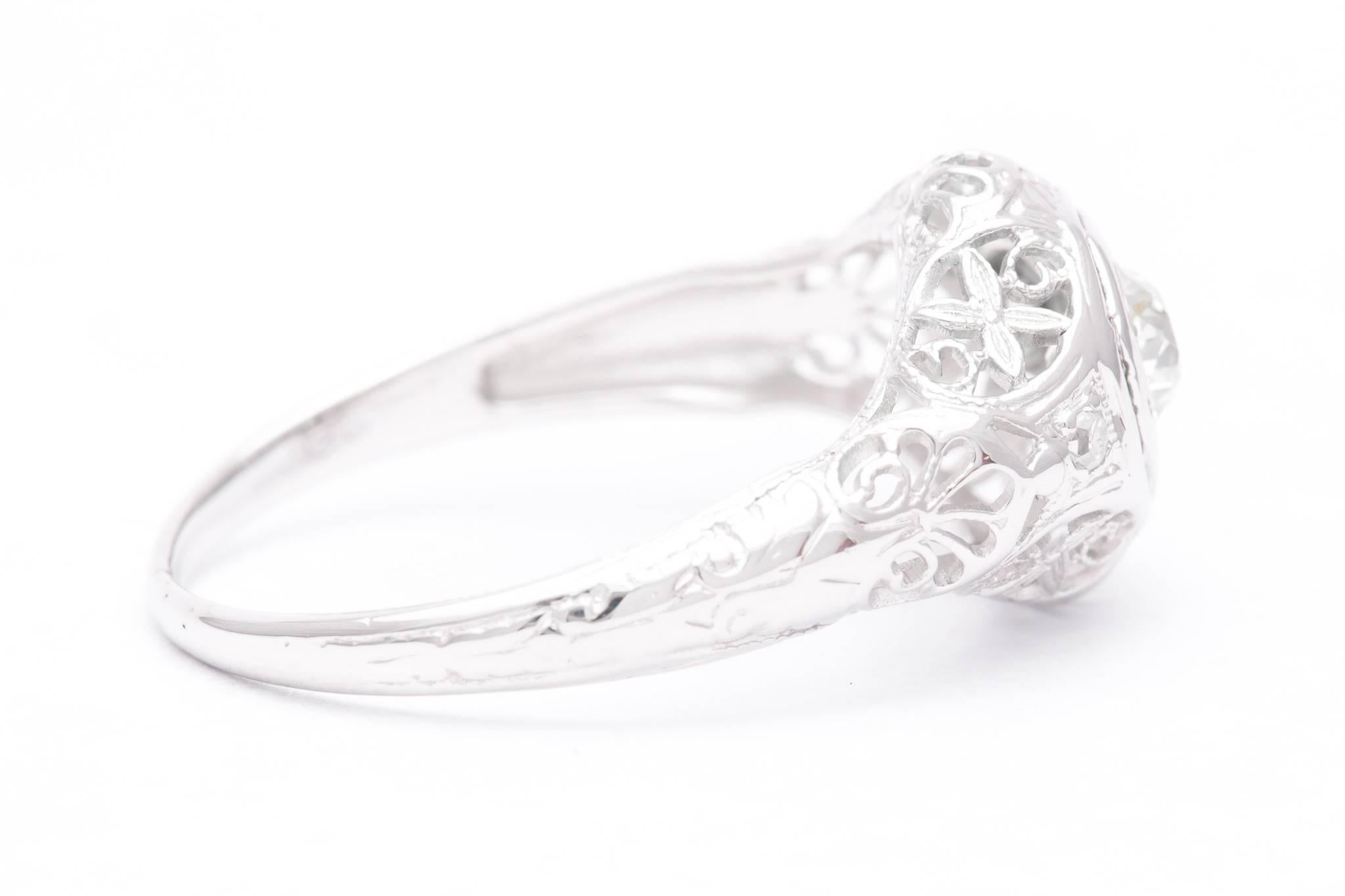 Filigree Art Deco Diamond Engagement Ring in 18 Karat White Gold In Excellent Condition For Sale In Boston, MA