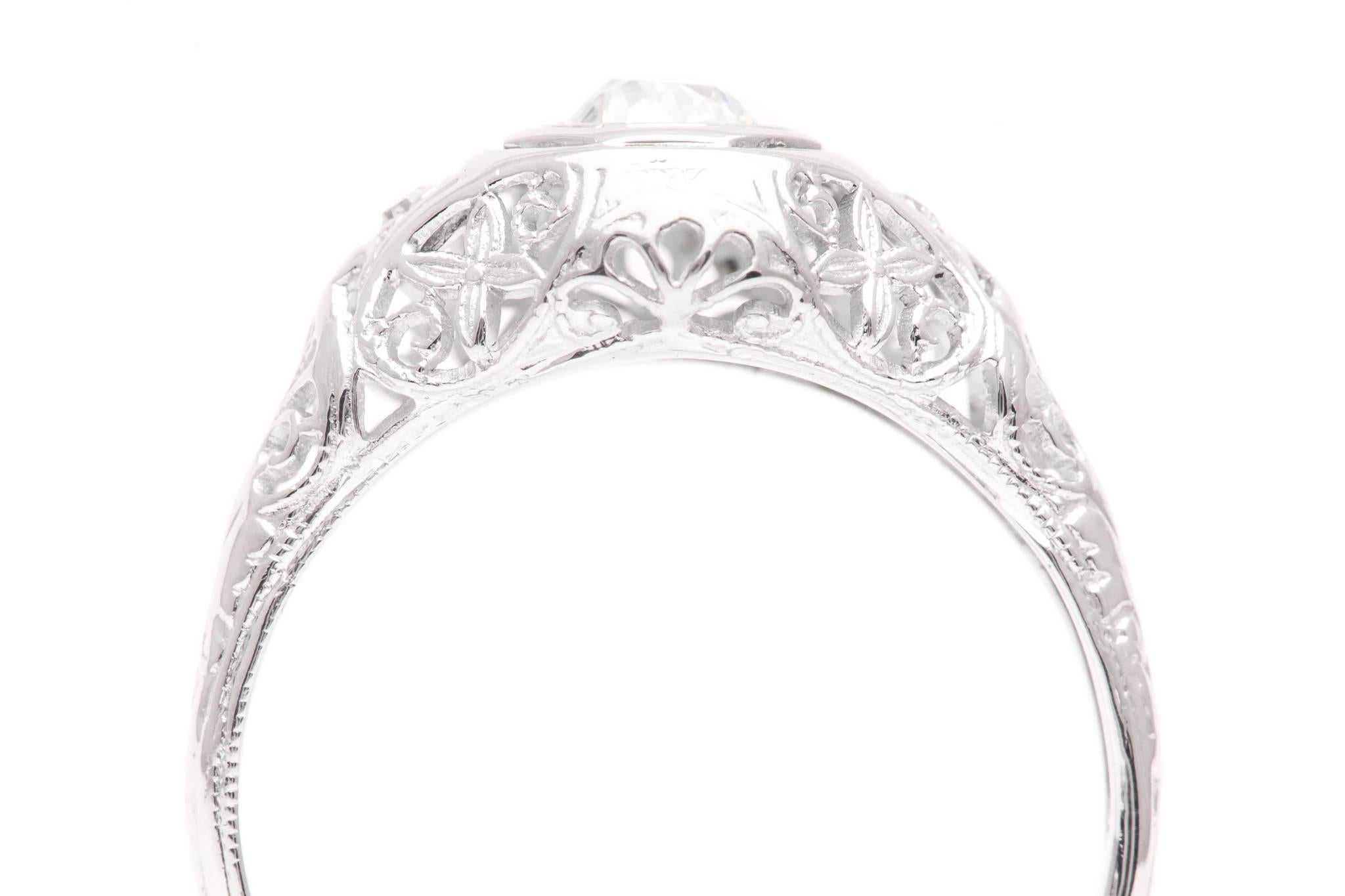 Women's or Men's Filigree Art Deco Diamond Engagement Ring in 18 Karat White Gold For Sale