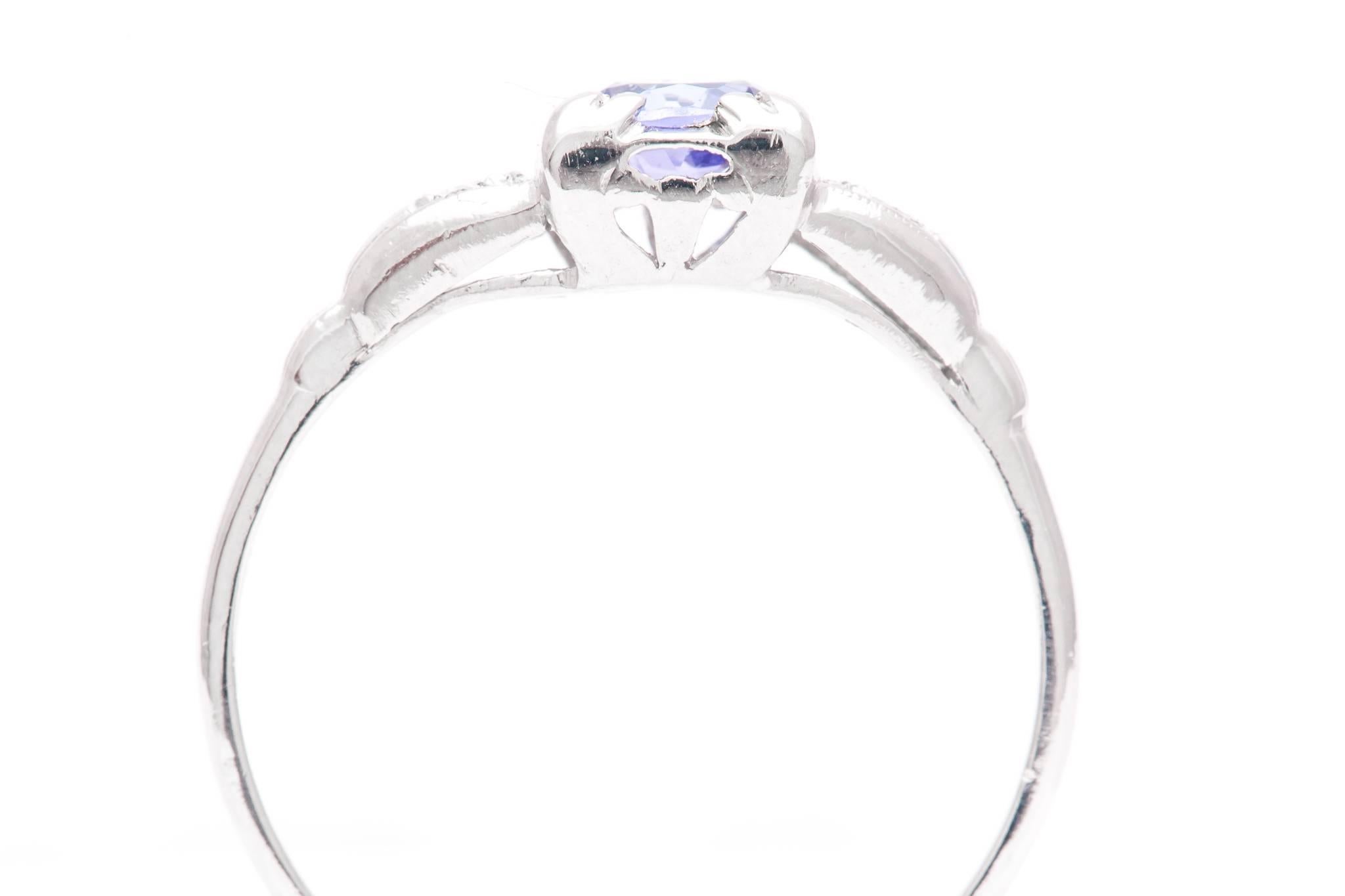 Art Deco Sapphire and Diamond Three-Stone Ring in Platinum For Sale 1