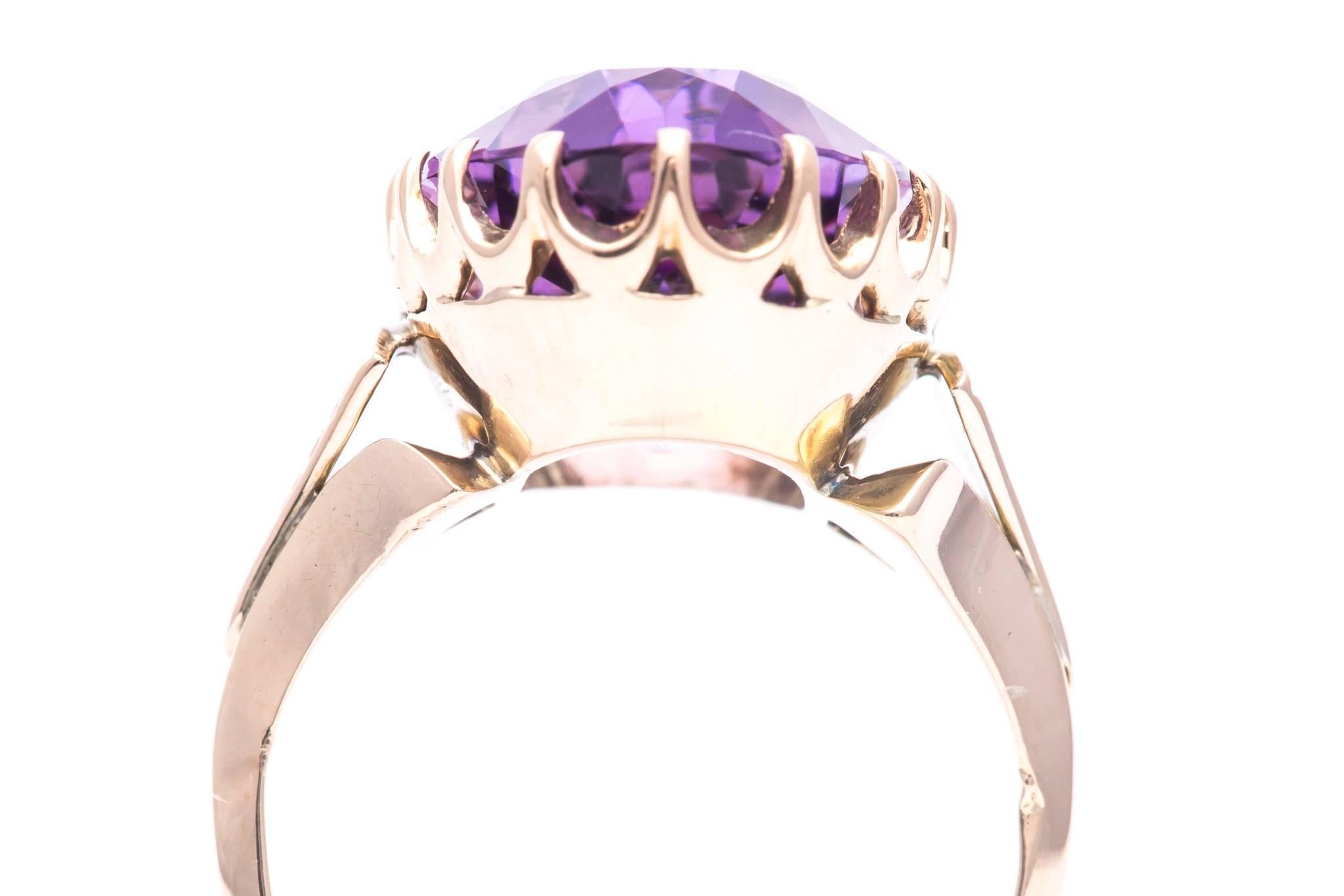 Women's Victorian Period Amethyst Solitaire Ring in Yellow Gold For Sale