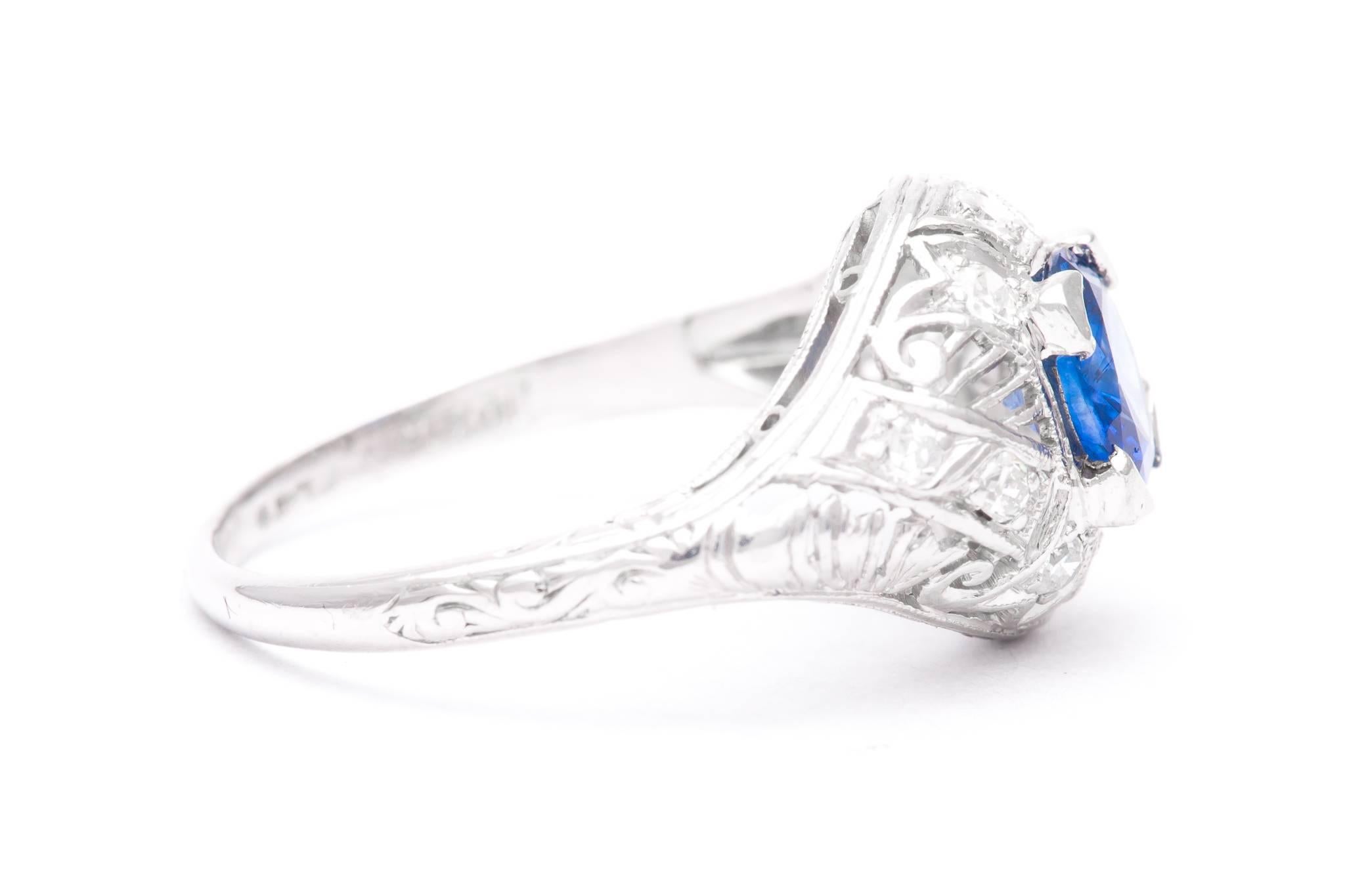 Art Deco Sapphire and Diamond Filigree Ring in Platinum In Excellent Condition For Sale In Boston, MA