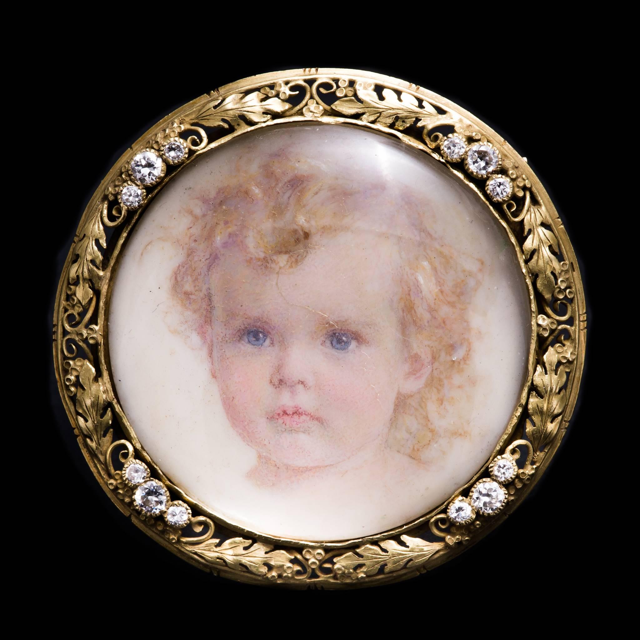 Arts and Crafts Edward Oakes Art Nouveau Portrait of a Child Brooch in Gold For Sale