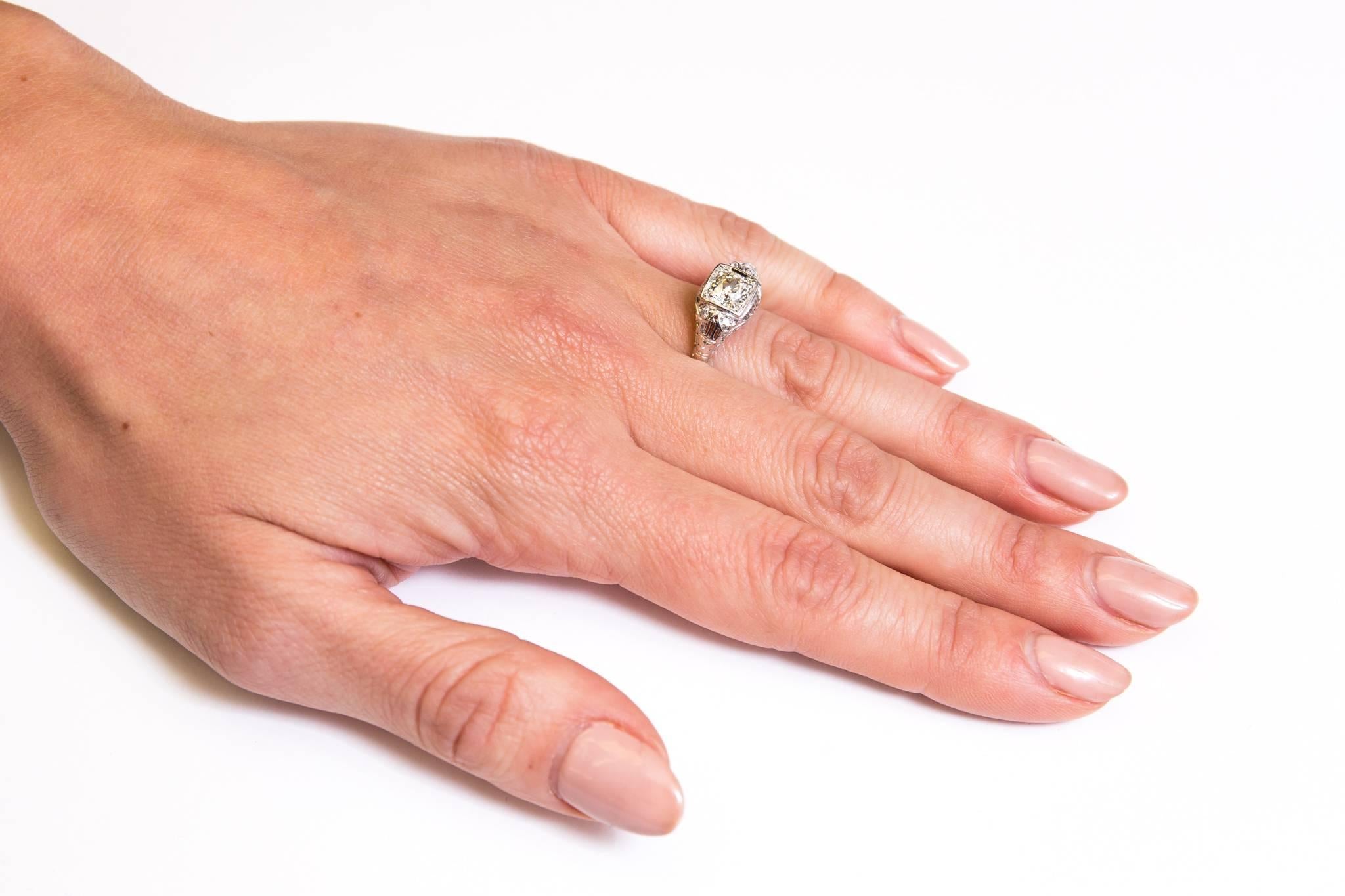 Art Deco 0.90 Carat Diamond Platinum Filigree Engagement Ring For Sale 2