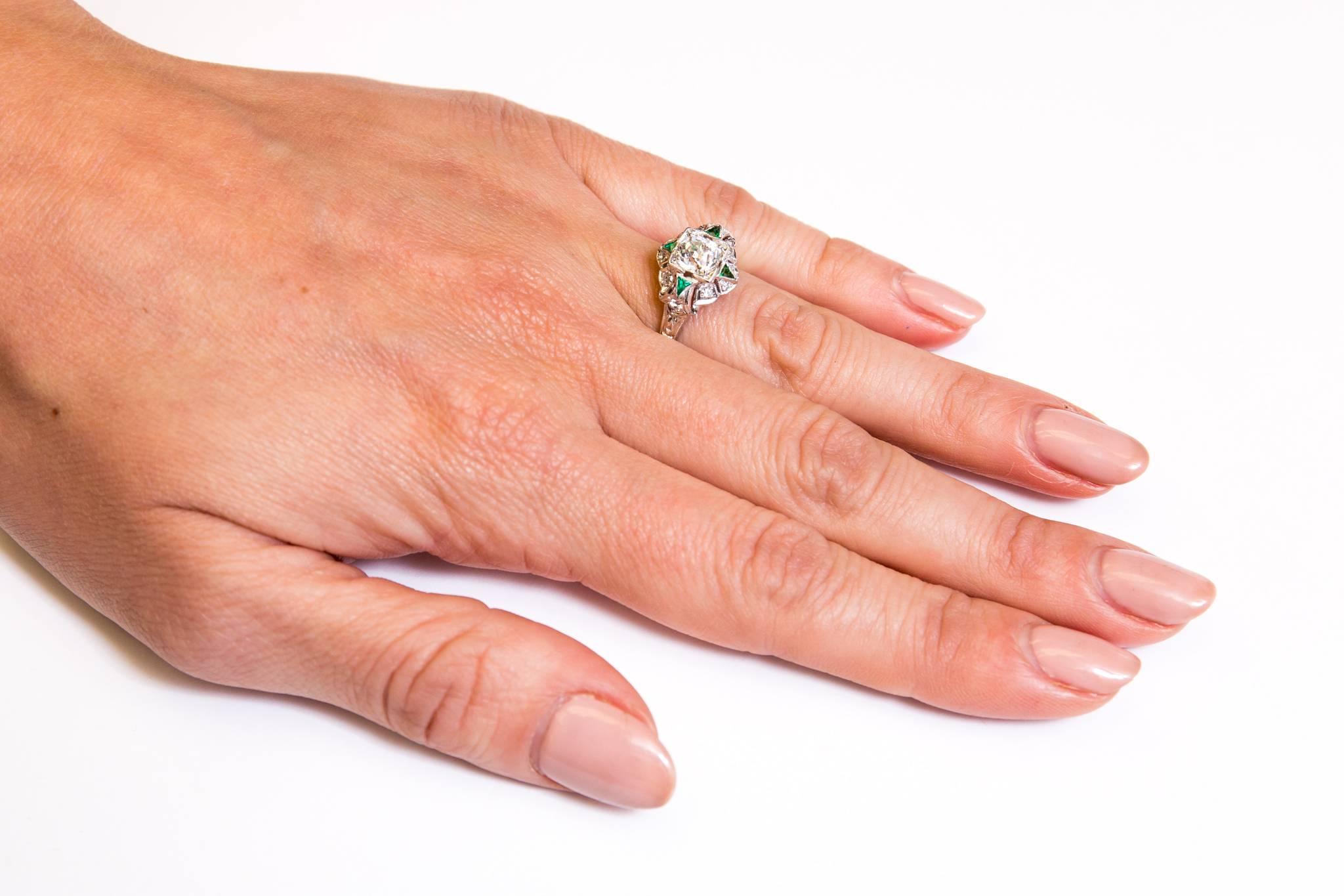 Art Deco 0.95 Carat GIA Certified Emerald Diamond Platinum Ring For Sale 1