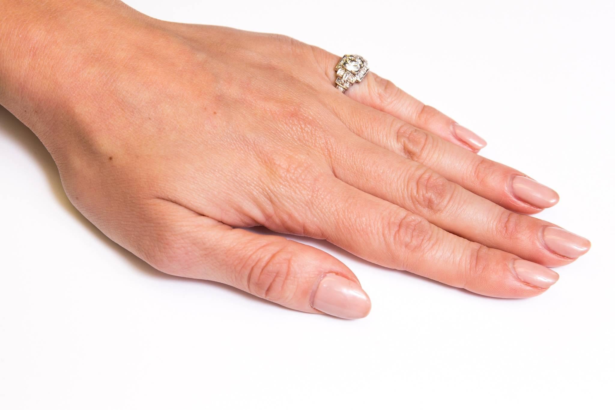 Art Deco 0.85 Carat Diamond Platinum Engagement Ring For Sale 3