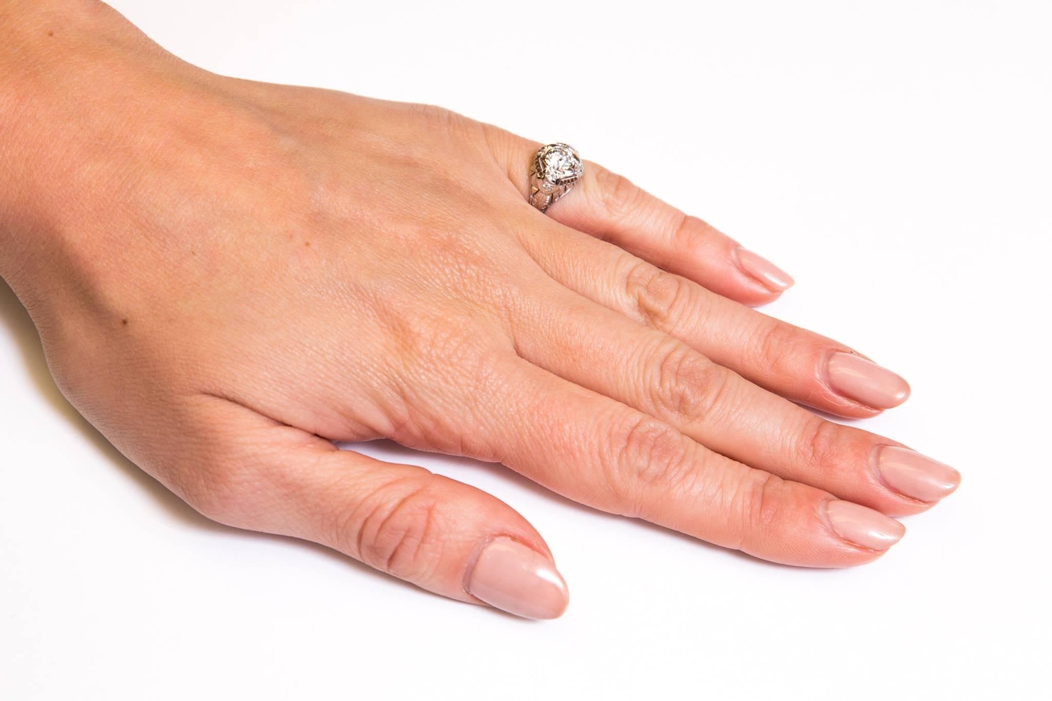 Art Deco 0.75 Carat Diamonds Platinum Filigree Engagement Ring For Sale 2