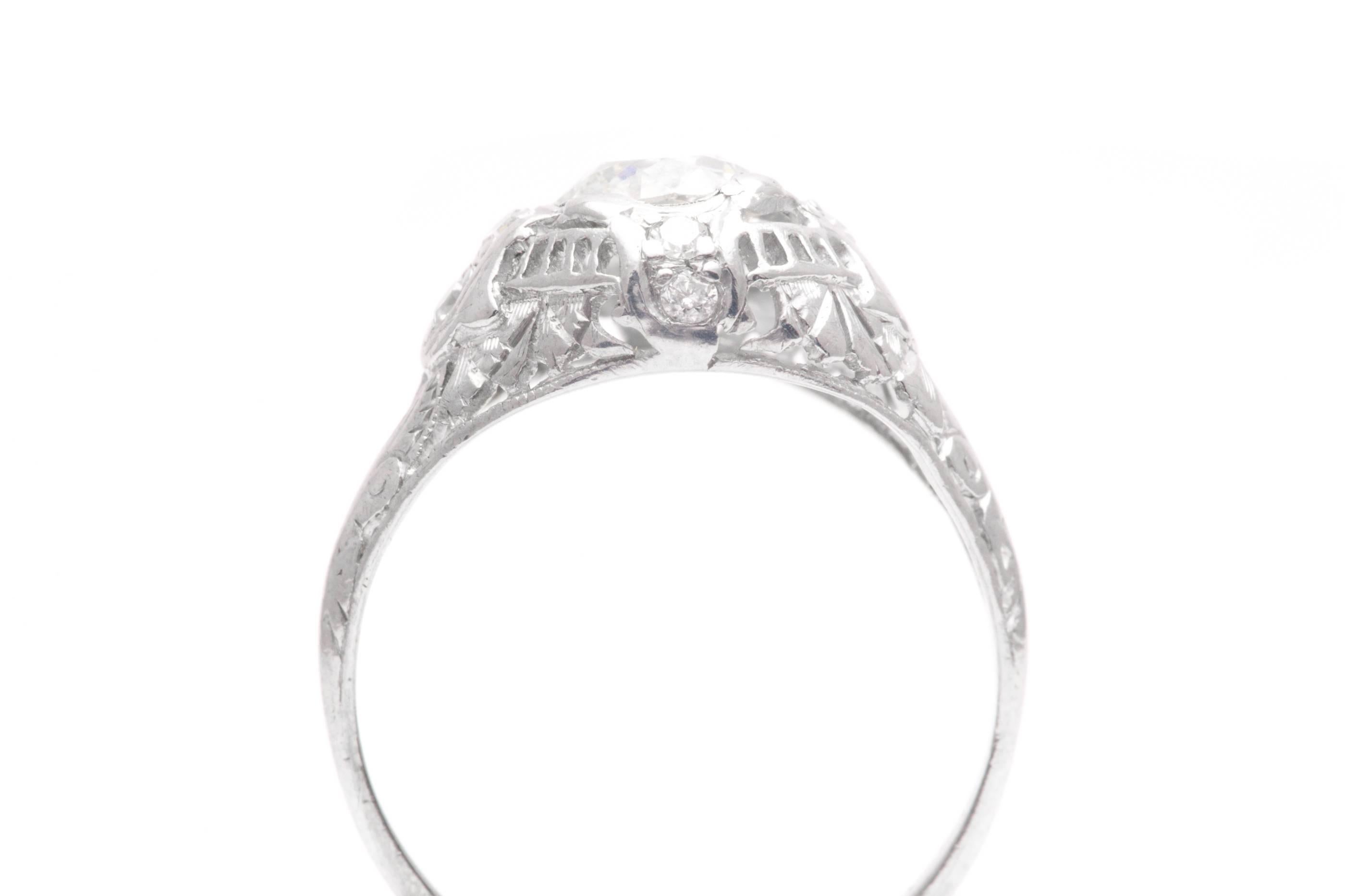 Art Deco 0.75 Carat Diamonds Platinum Filigree Engagement Ring For Sale 1