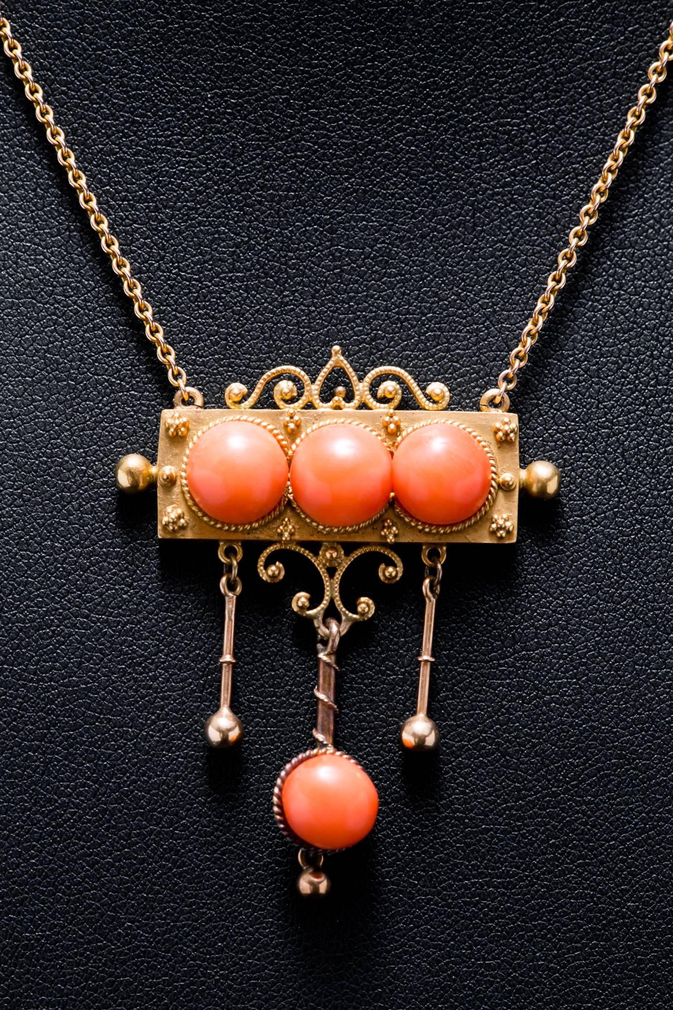 Victorian Angel Skin Coral Gold Etruscan Revival Necklace In Excellent Condition For Sale In Boston, MA