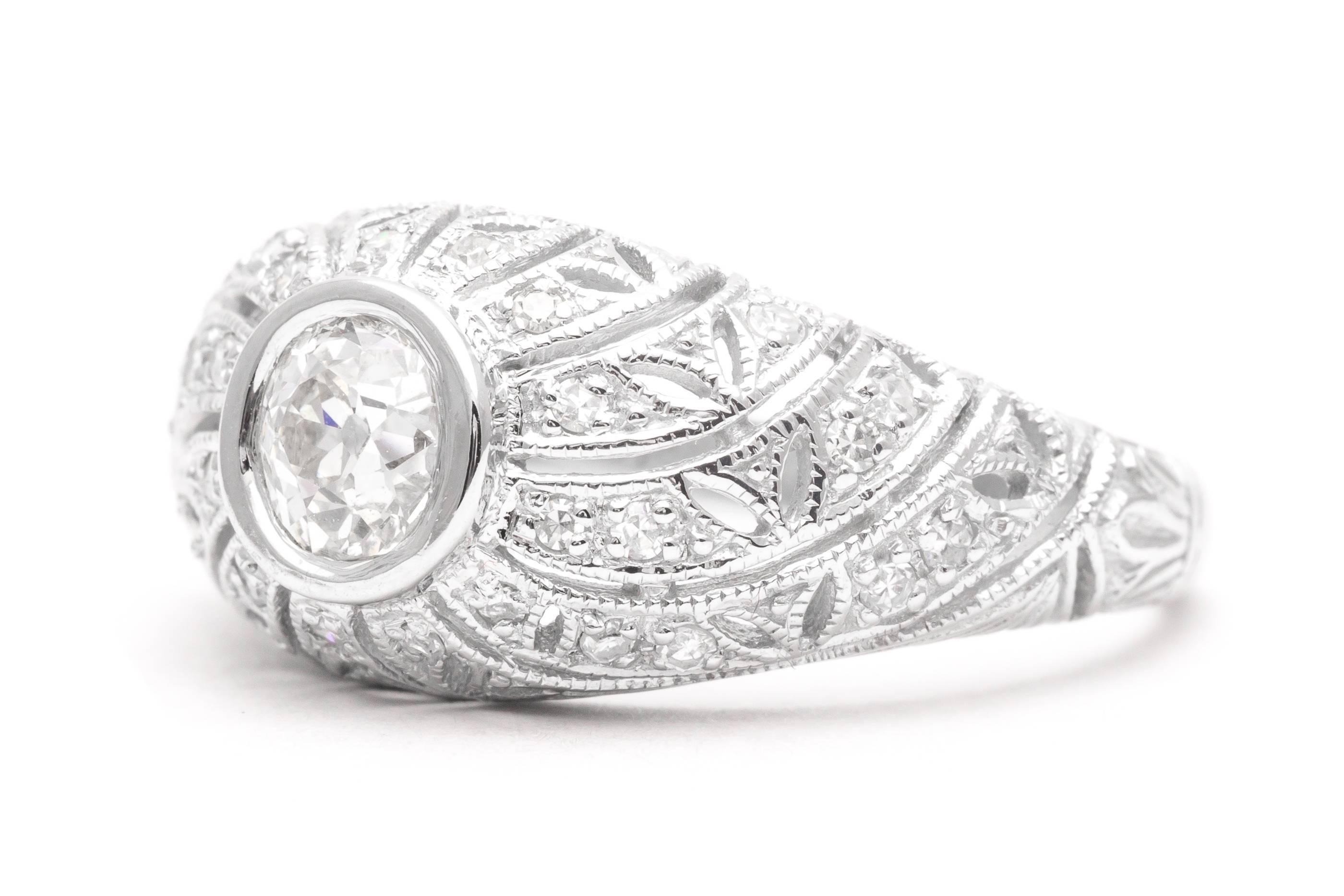 Sparkling Diamond Swirl Design Filigree Ring in White Gold In Excellent Condition For Sale In Boston, MA