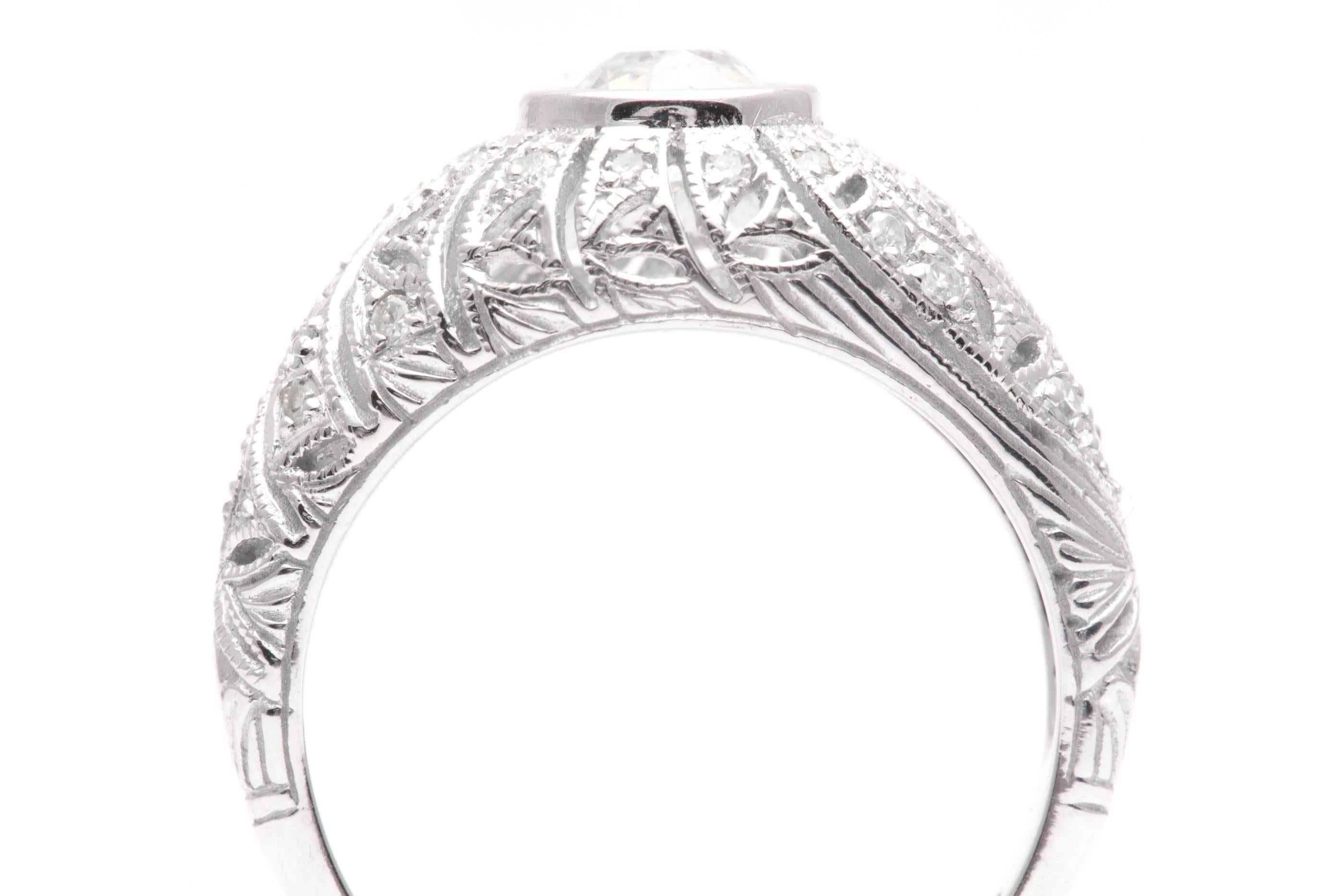 Sparkling Diamond Swirl Design Filigree Ring in White Gold For Sale 1